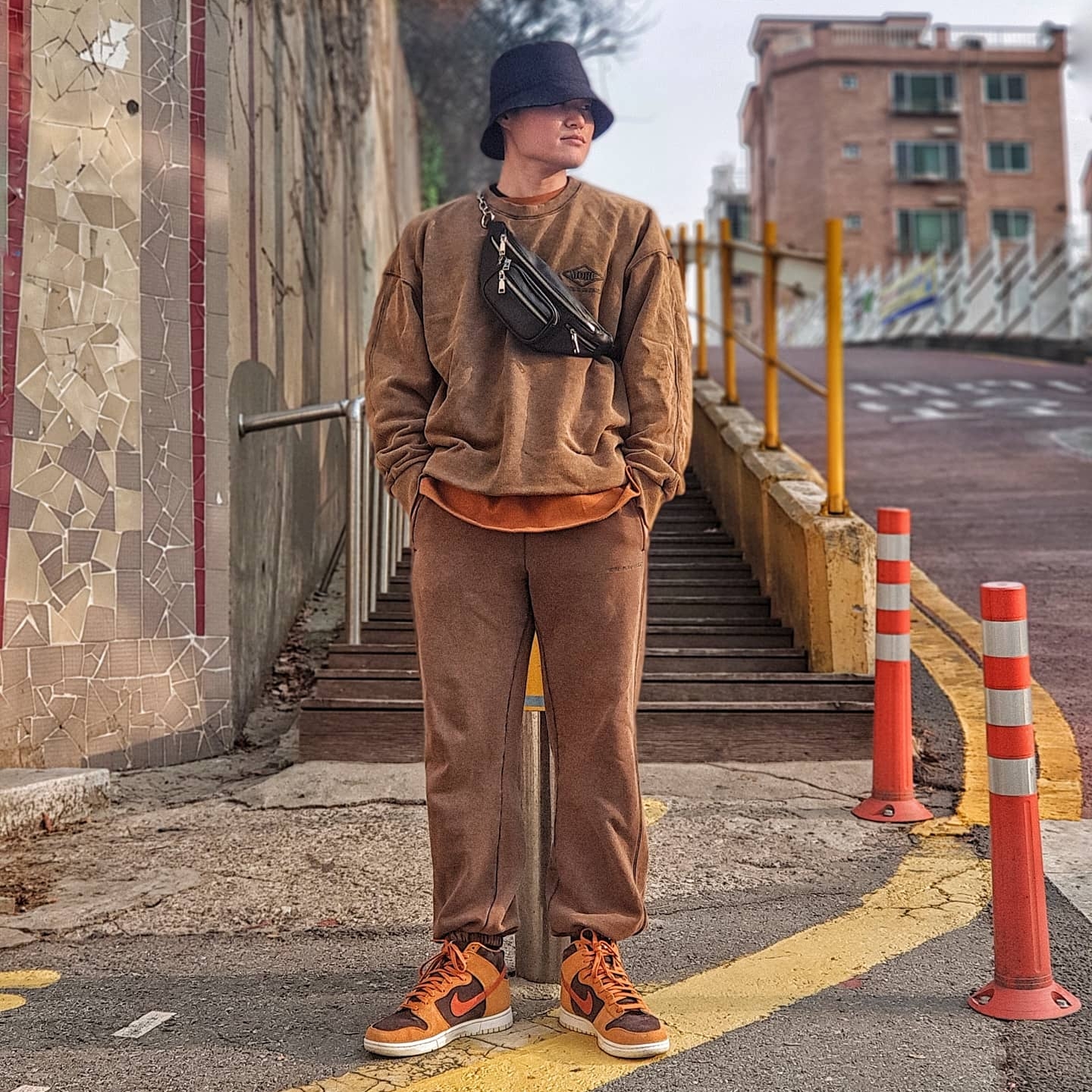 Nike Dunk High Retro PRM Dark Curry 착용 스타일 - 1