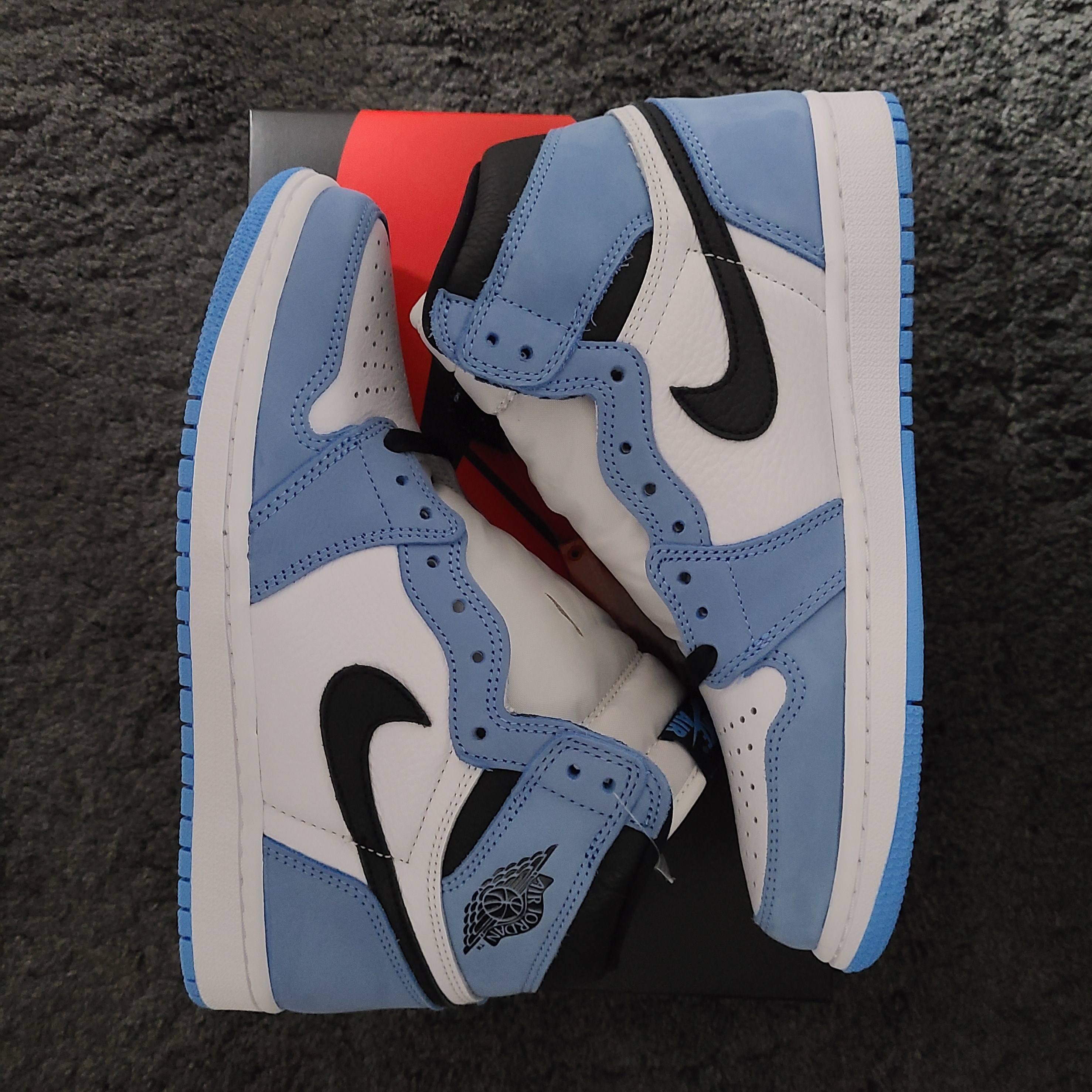 Jordan 1 Retro High OG University Blue 착용 스타일