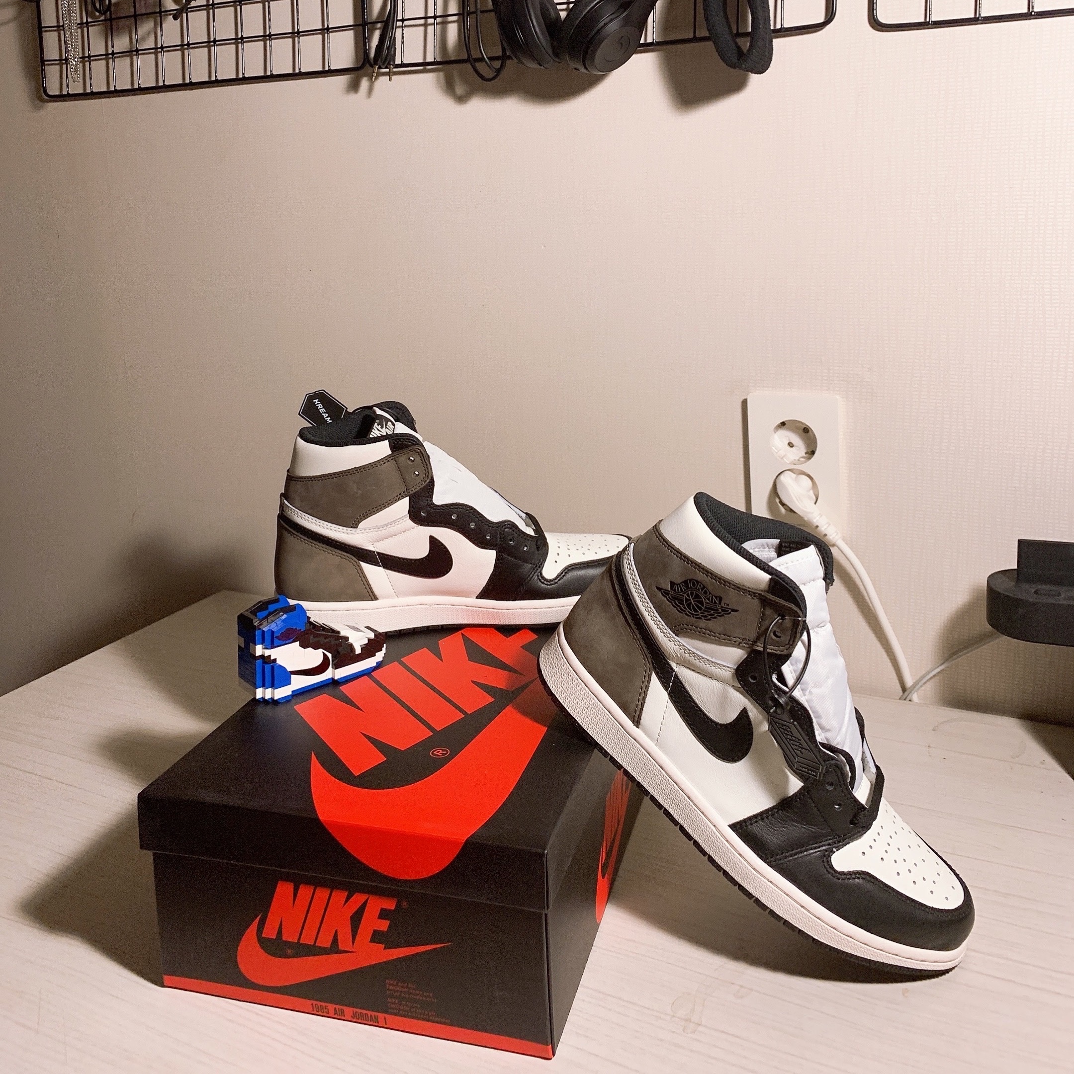 Jordan 1 Retro High OG Black Mocha 착용 스타일