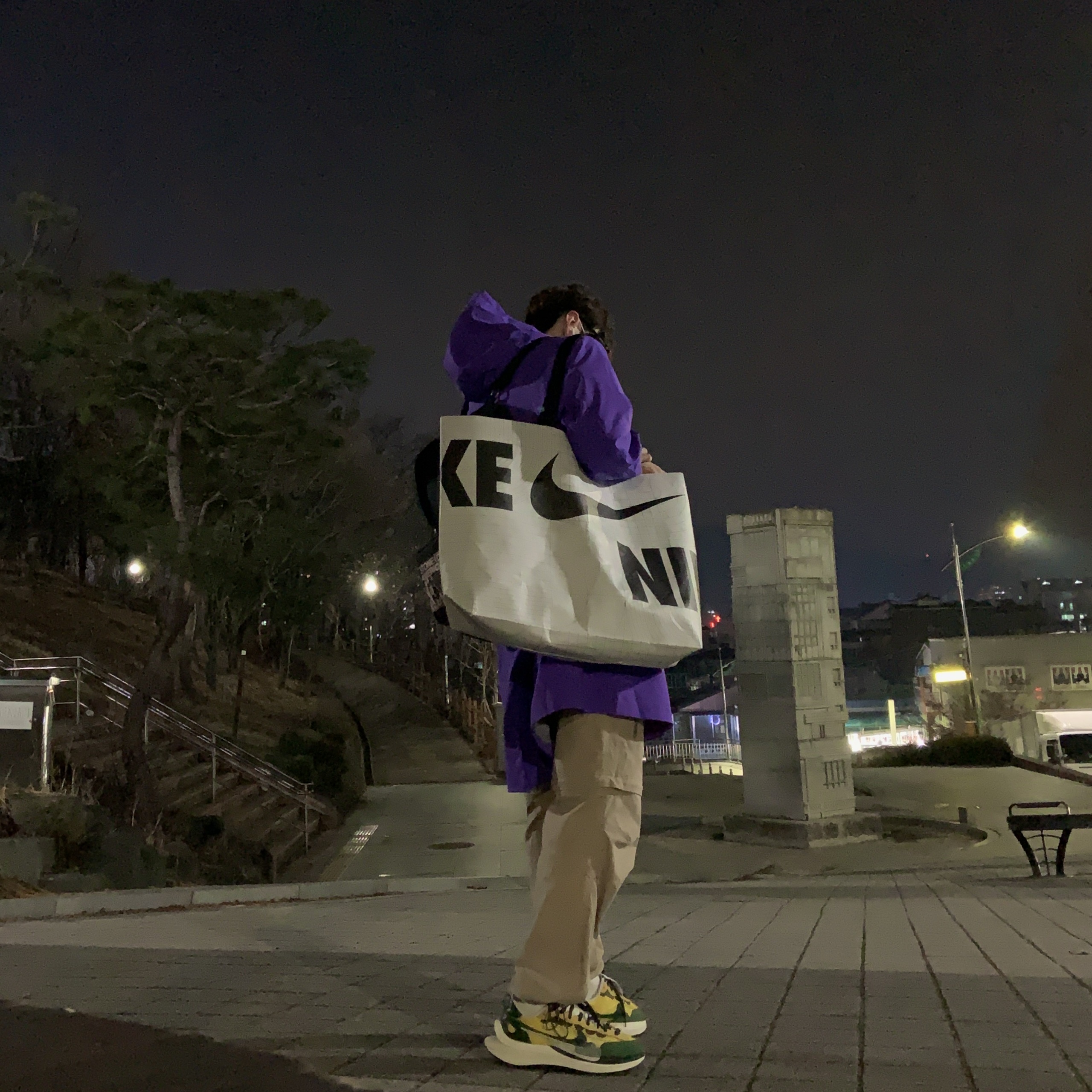 Nike x Sacai VaporWaffle Tour Yellow & Gorge Green Sail 착용 스타일