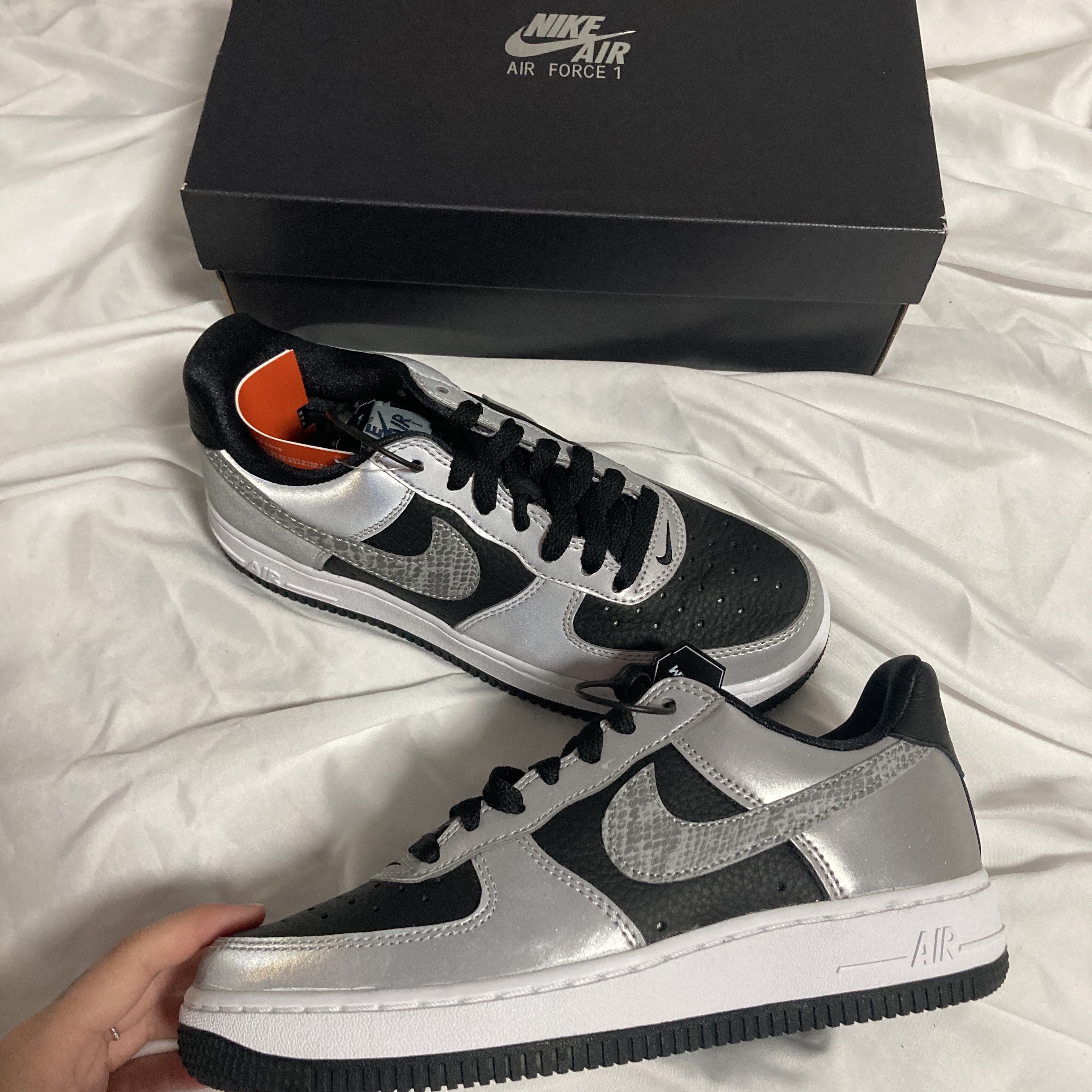 Nike Air Force 1 B Silver Snake 착용 스타일