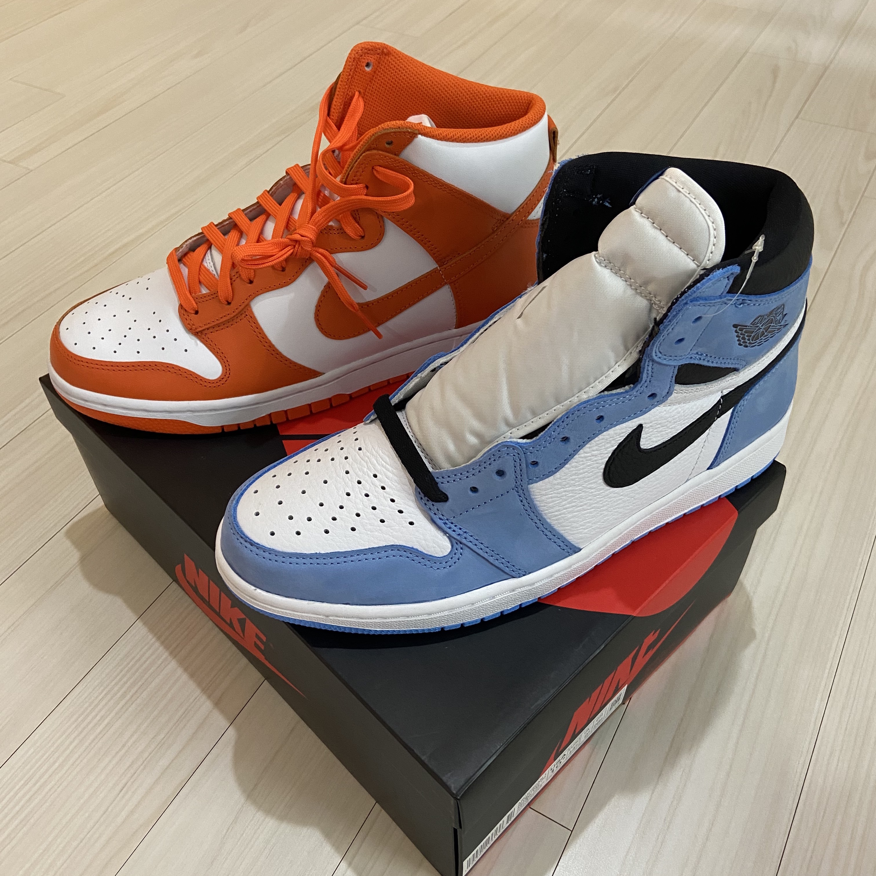 Nike Dunk High Retro Orange Blaze, Jordan 1 Retro High OG University Blue 착용 스타일 - 1