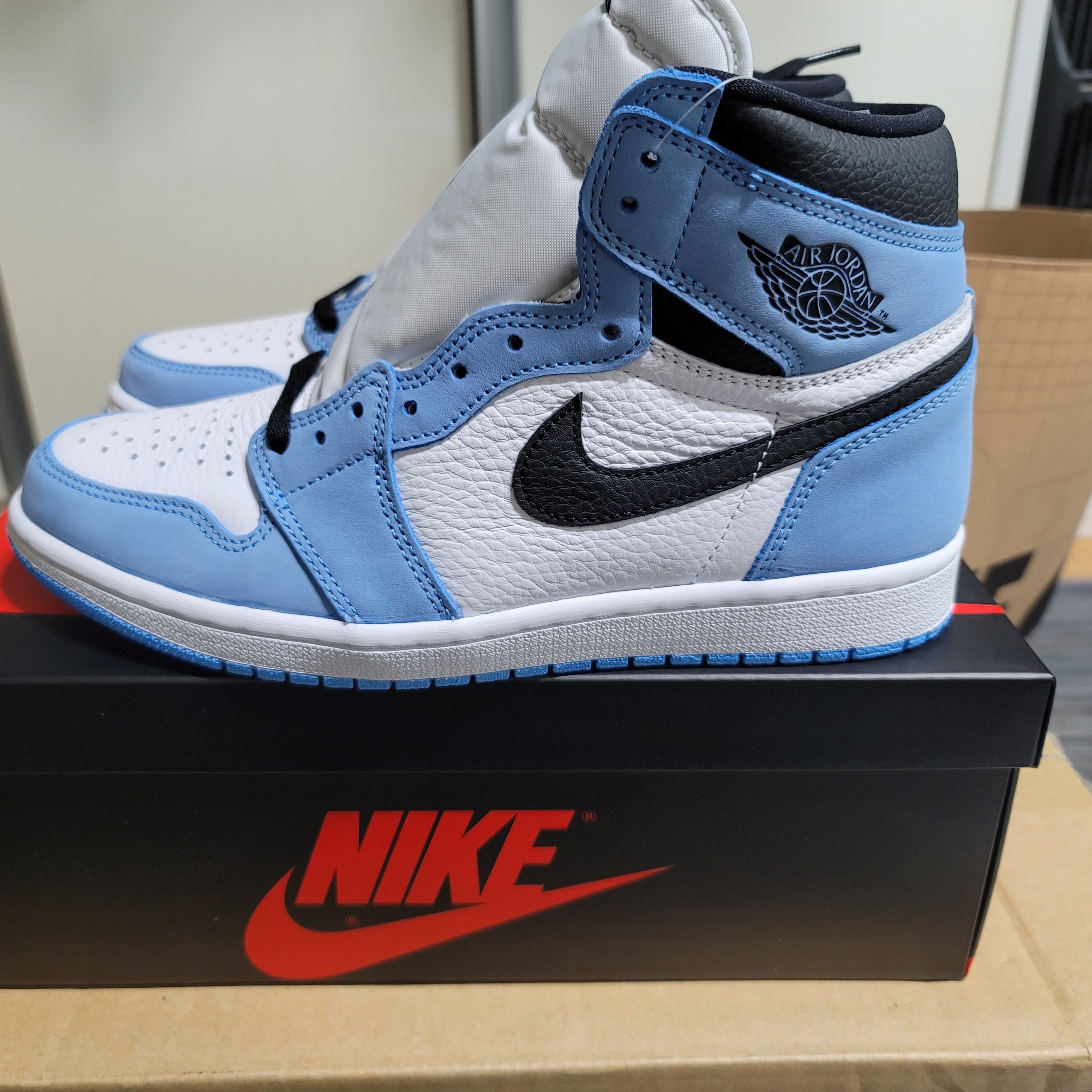 Jordan 1 Retro High OG University Blue 착용 스타일 - 3