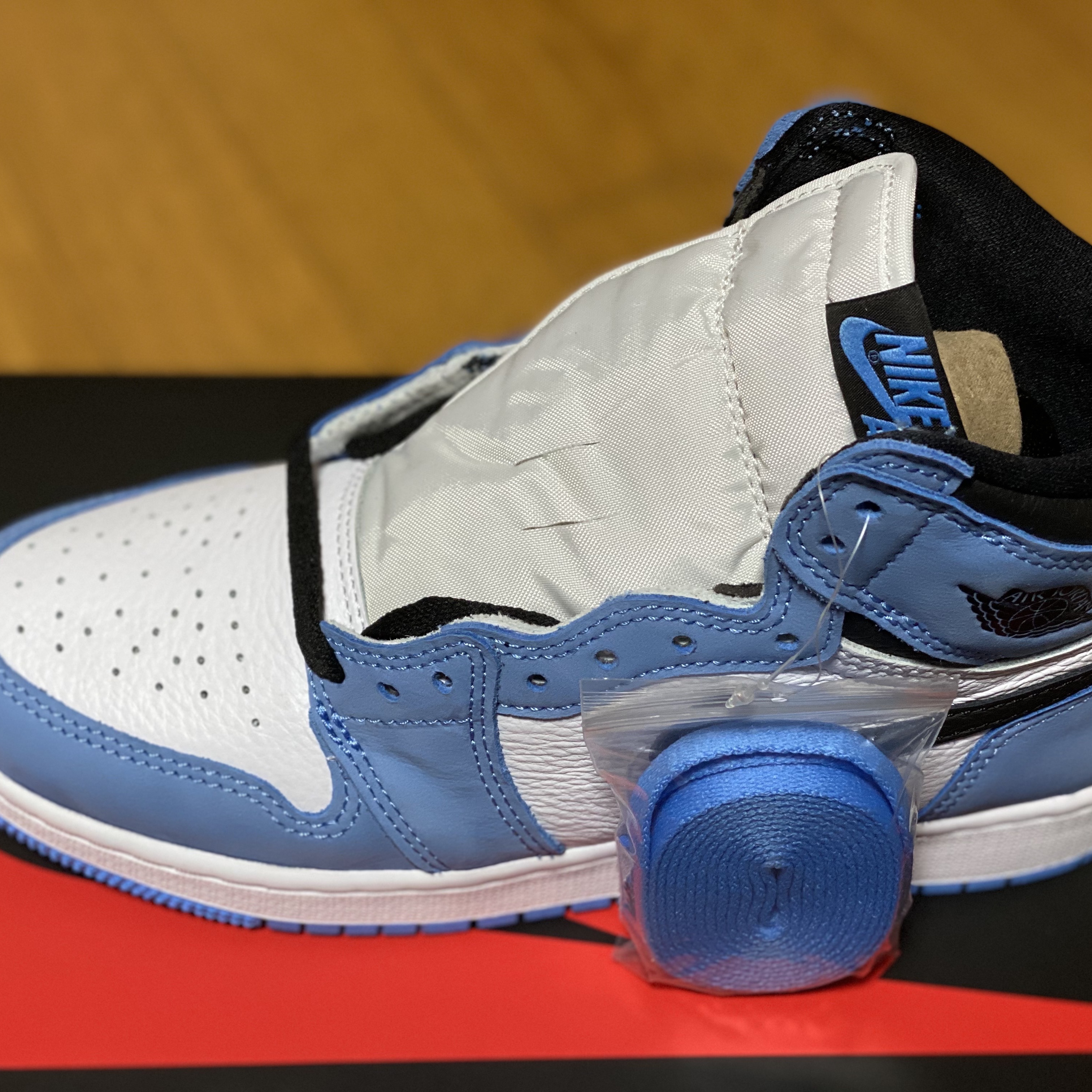 (GS) Jordan 1 Retro High OG University Blue 착용 스타일 - 1