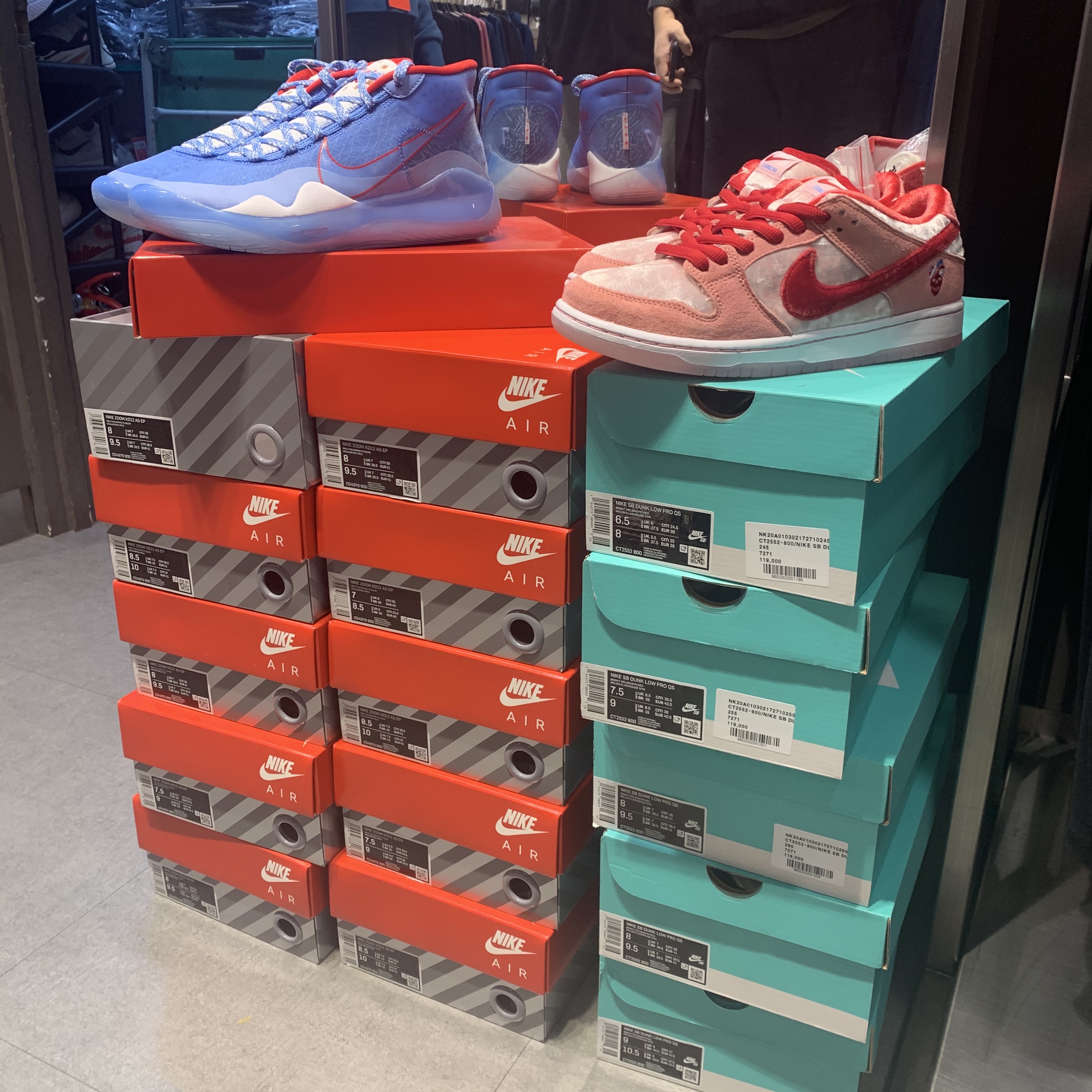 Nike x StrangeLove SB Dunk Low Pink (Regular Box), Nike x Don C KD 12 NBA All-Star Game 2020 착용 스타일 - 4