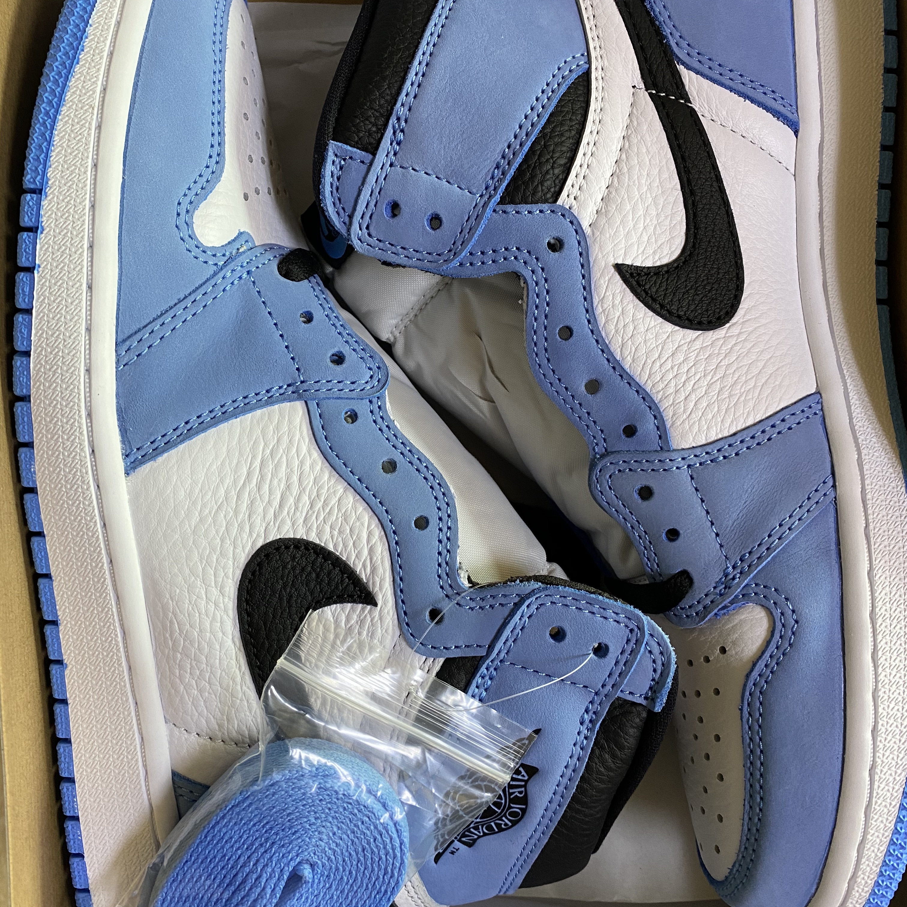 Jordan 1 Retro High OG University Blue 착용 스타일