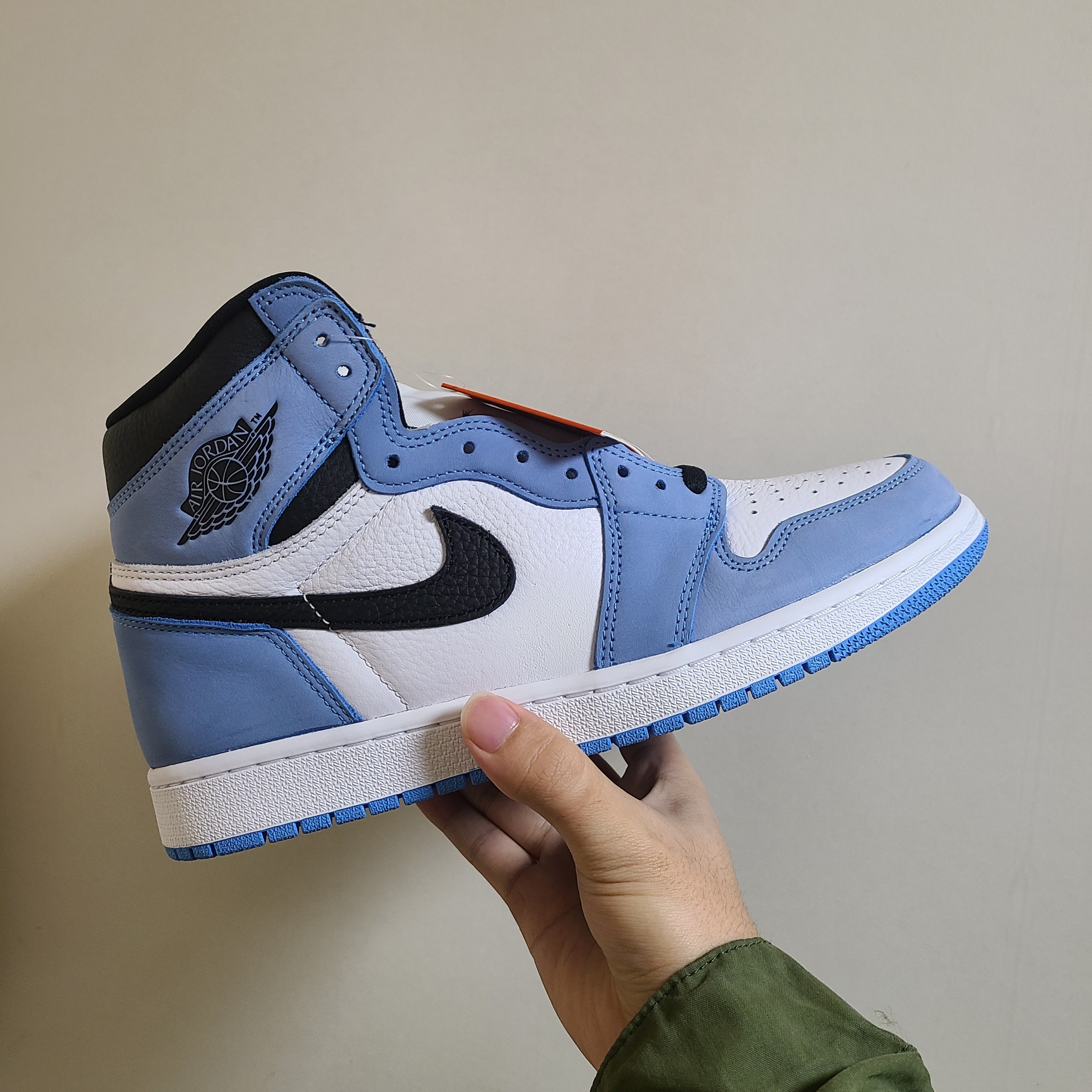 Jordan 1 Retro High OG University Blue 착용 스타일