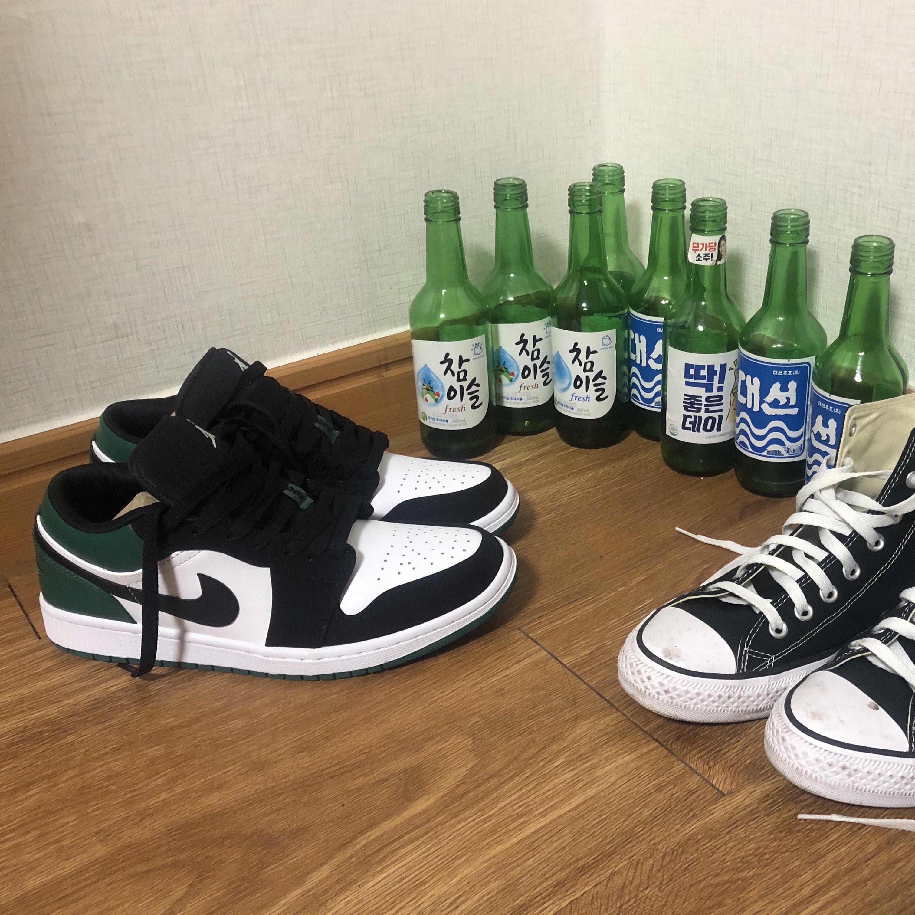 Jordan 1 Low White Black Mystic Green, Converse Chuck 70 Hi Black ์ฐฉ์ฉ ์คํ์ผ - 2