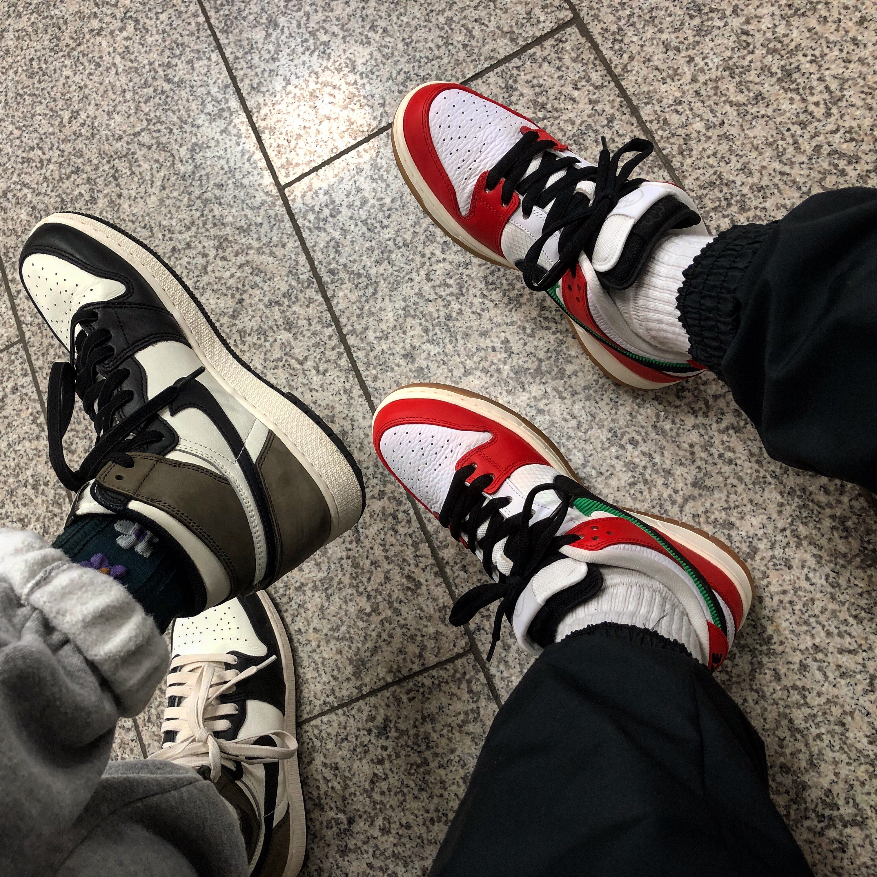 Nike x Frame Skate SB Dunk Low Pro Habibi, (GS) Jordan 1 Retro High OG Black Mocha 착용 스타일