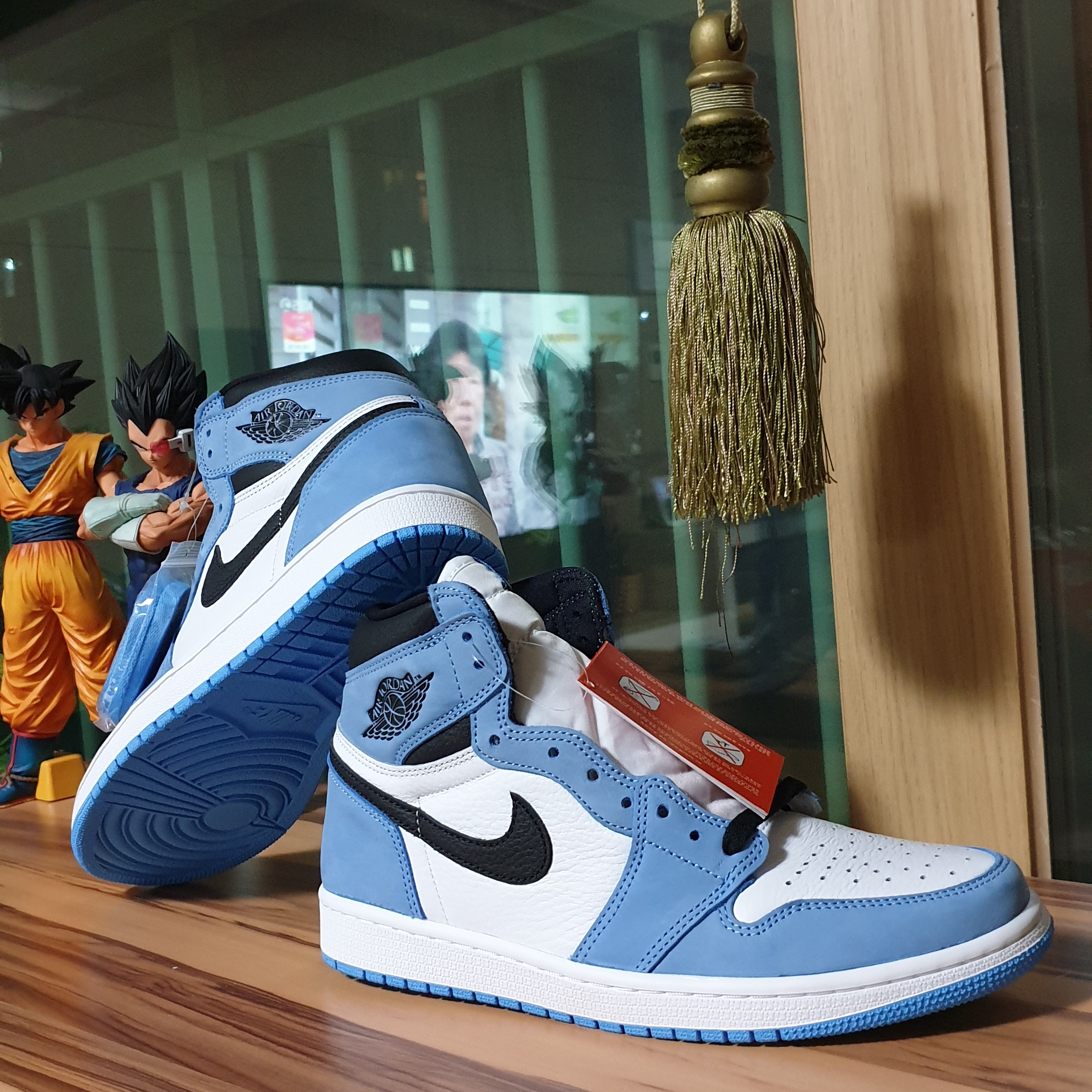 Jordan 1 Retro High OG University Blue 착용 스타일