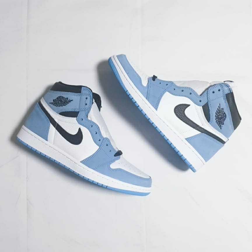 Jordan 1 Retro High OG University Blue 착용 스타일 - 4