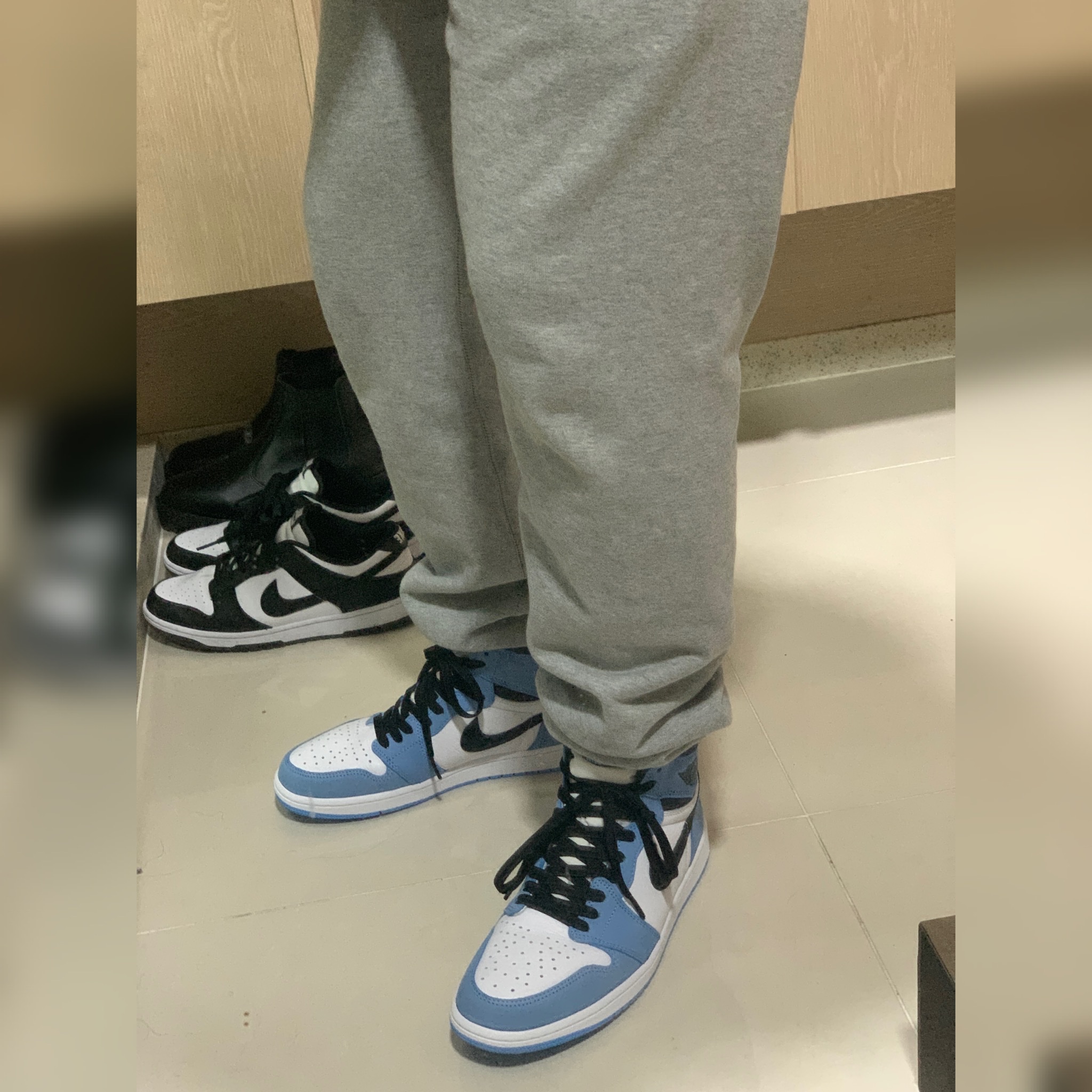 Jordan 1 Retro High OG University Blue 착용 스타일 - 1