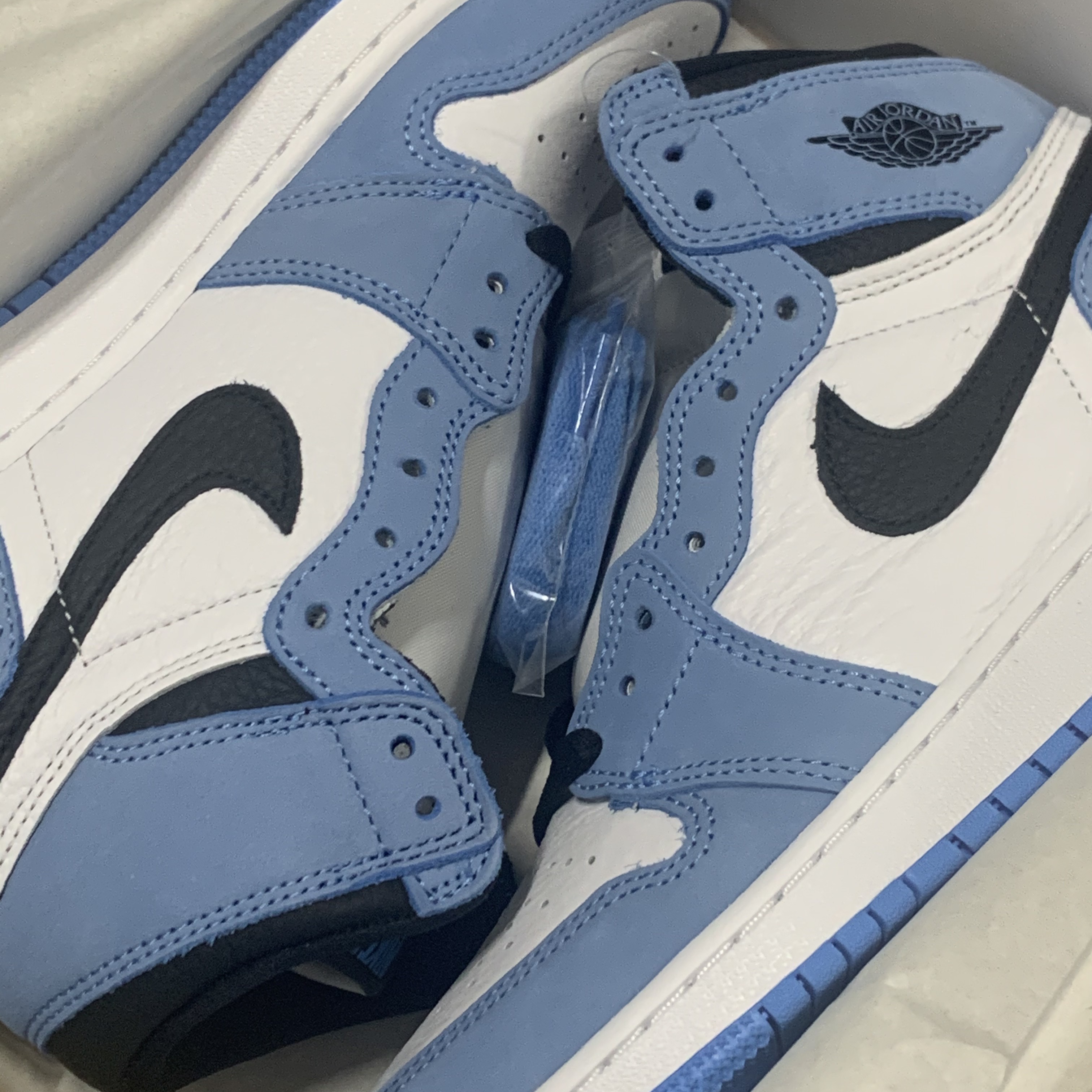 (GS) Jordan 1 Retro High OG University Blue 착용 스타일 - 2