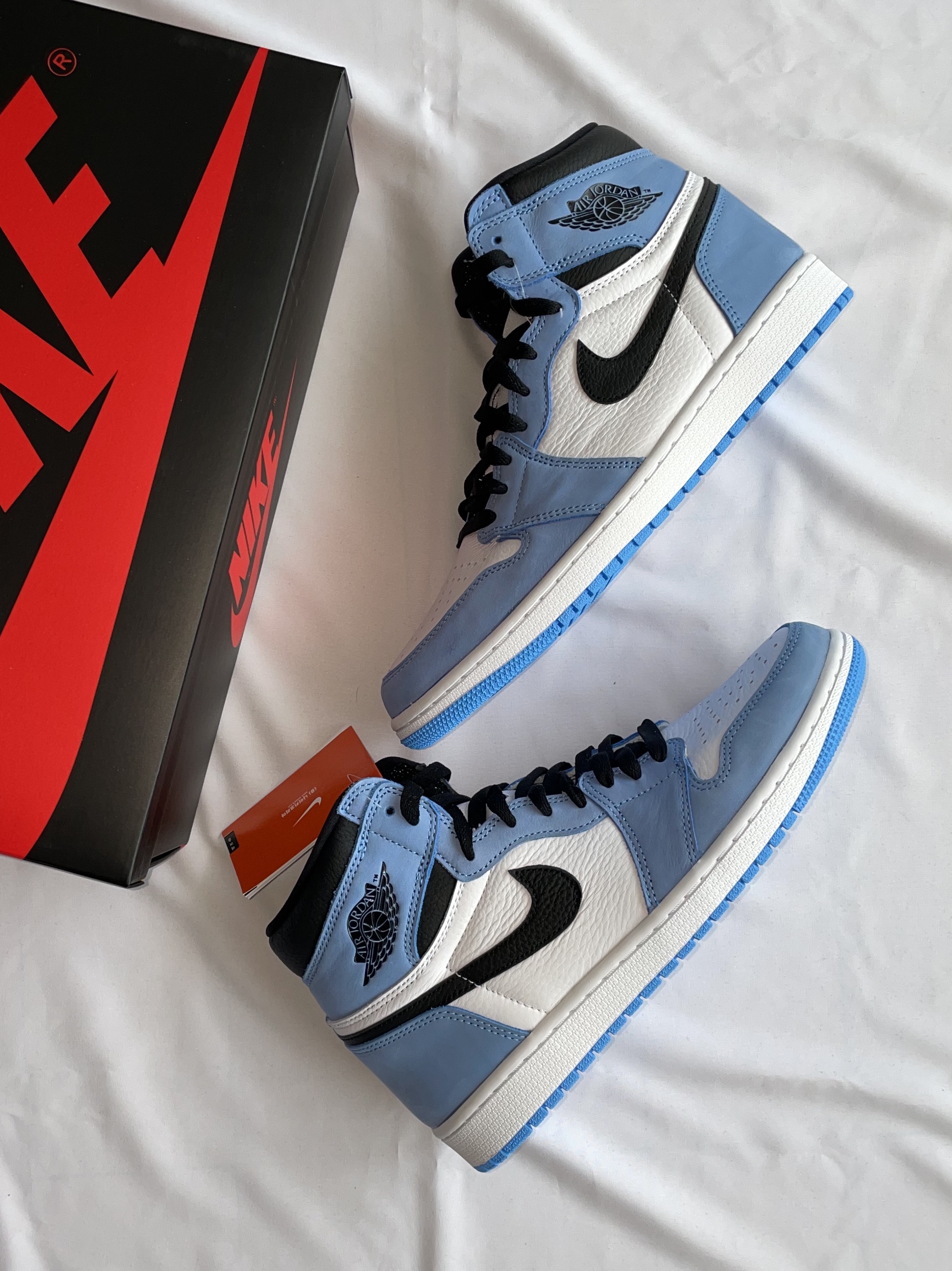 Jordan 1 Retro High OG University Blue 착용 스타일