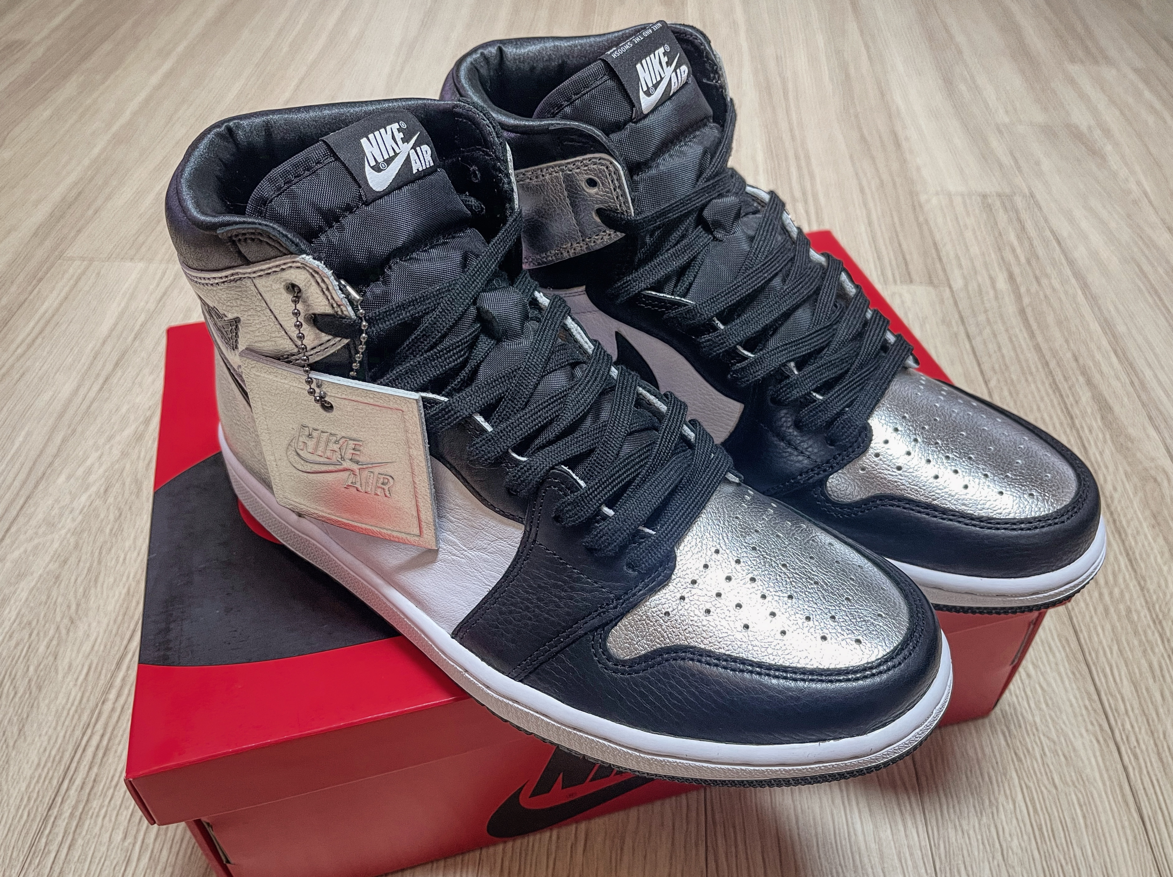 (W) Jordan 1 Retro High OG Silver Toe 착용 스타일 - 1