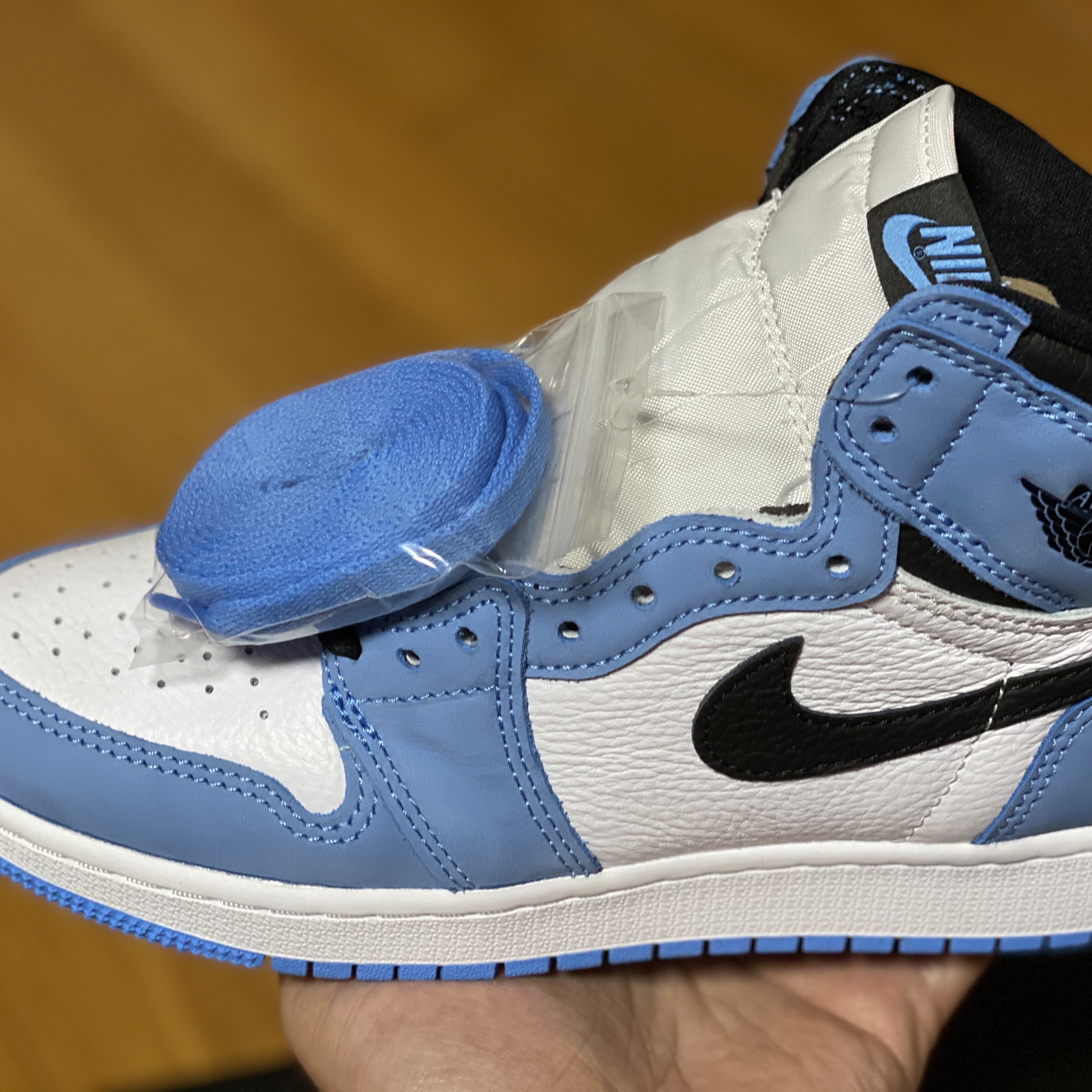 (GS) Jordan 1 Retro High OG University Blue 착용 스타일 - 2