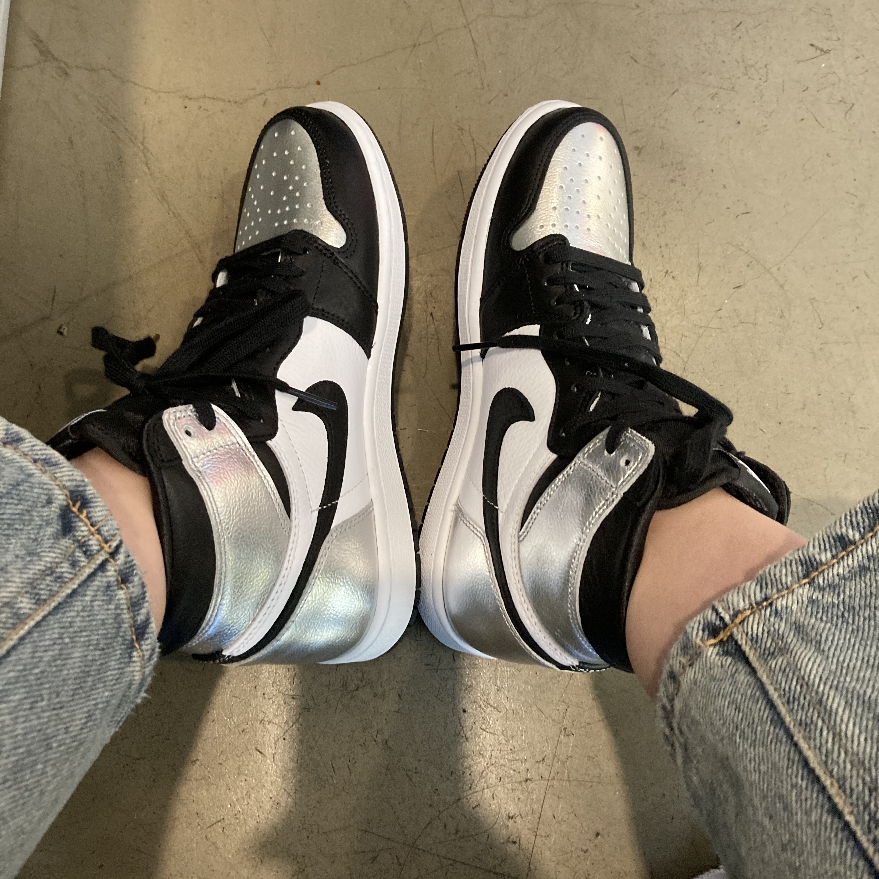 (W) Jordan 1 Retro High OG Silver Toe 착용 스타일 - 3