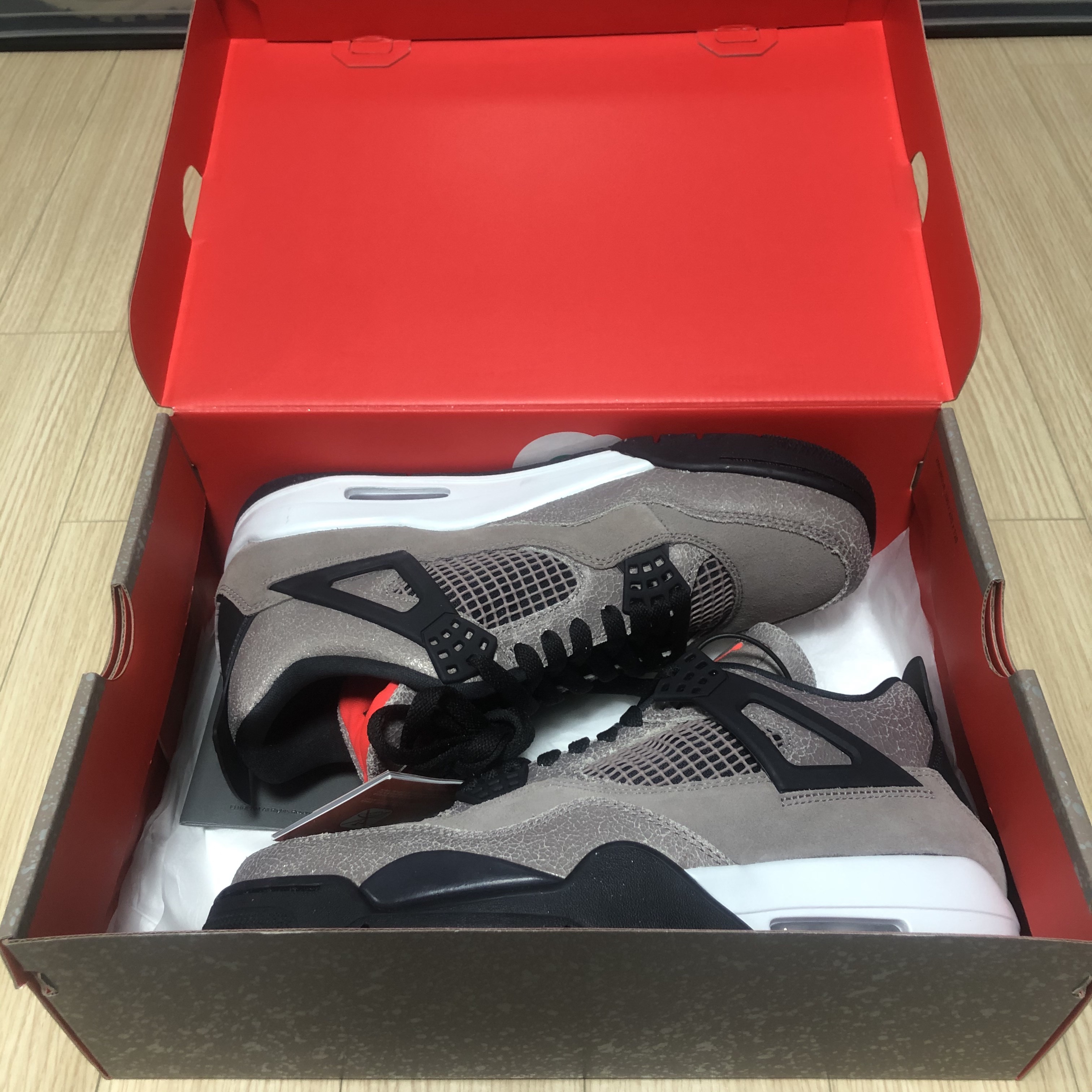Jordan 4 Retro Taupe Haze 착용 스타일 - 3