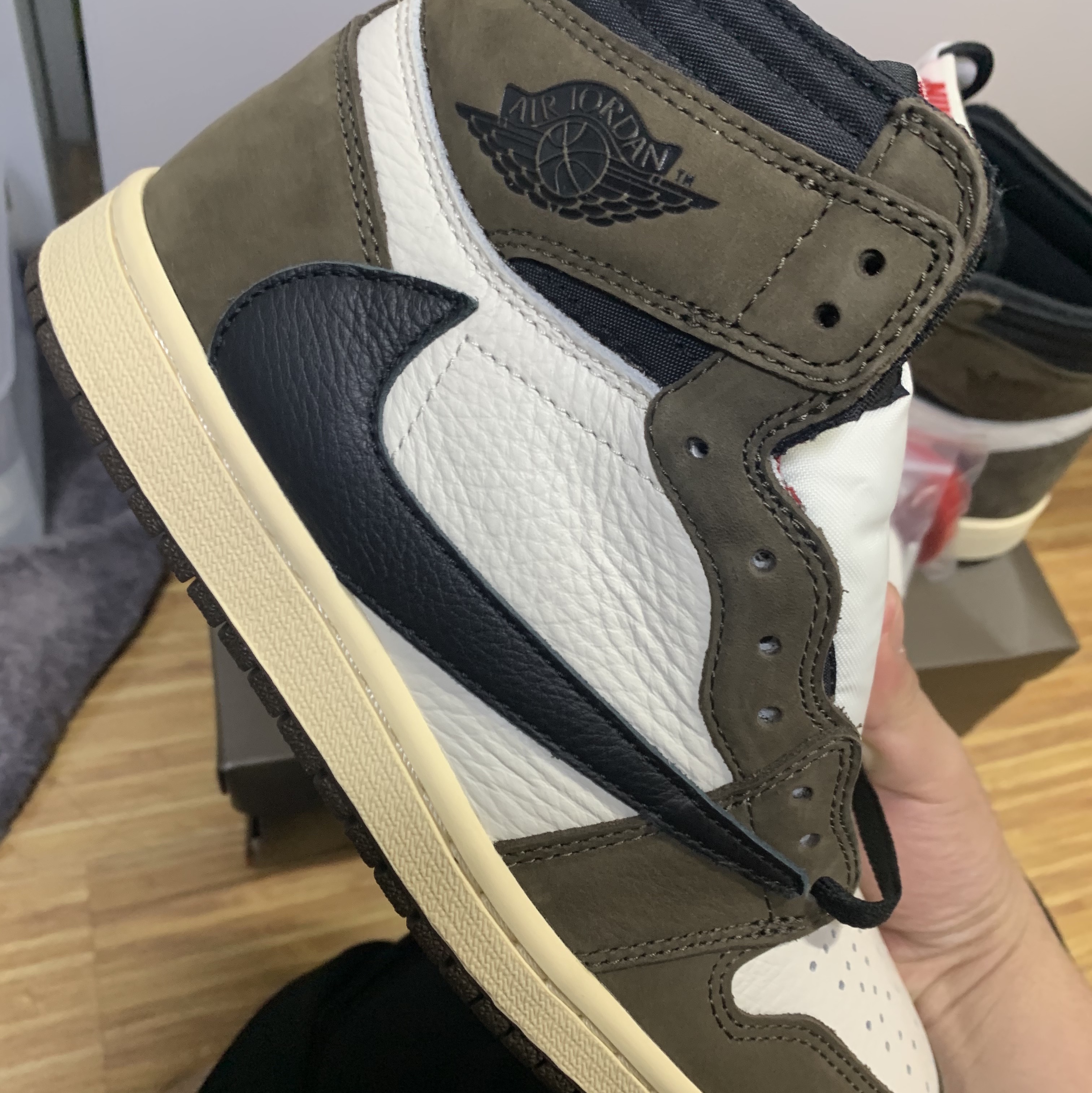 Jordan 1 x Travis Scott Retro High OG SP Mocha 착용 스타일