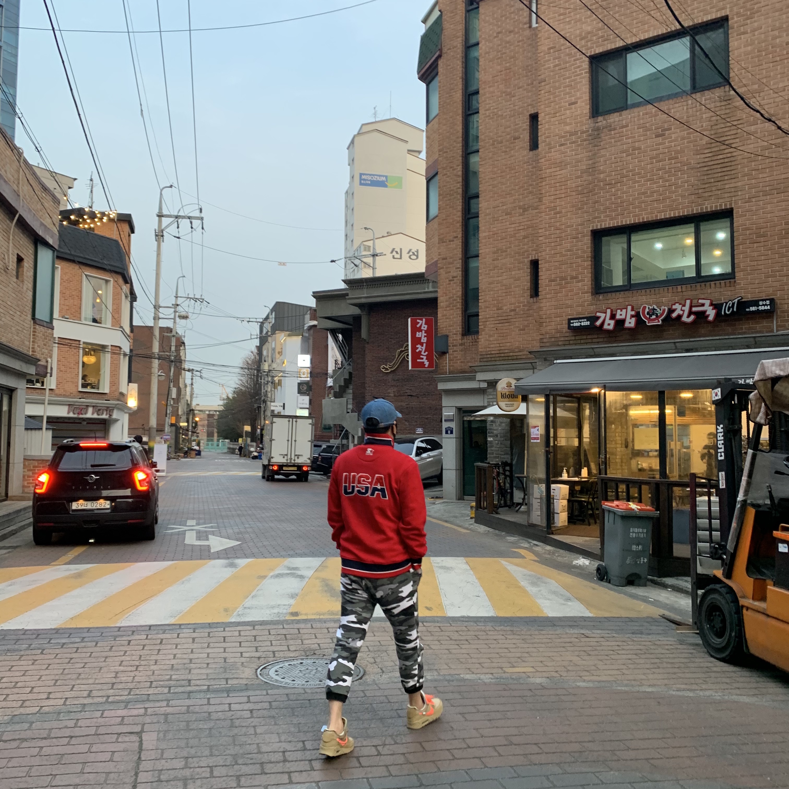 Nike x Off-White Air Max 90 V2 Desert Ore 착용 스타일 - 1