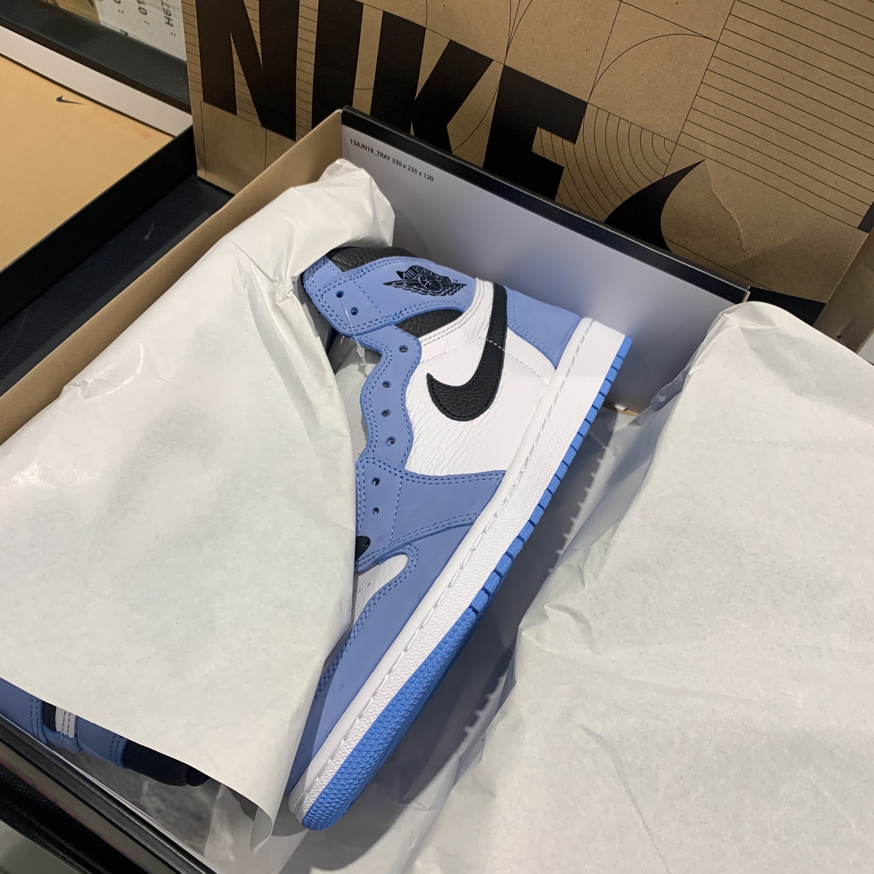 Jordan 1 Retro High OG University Blue 착용 스타일 - 2