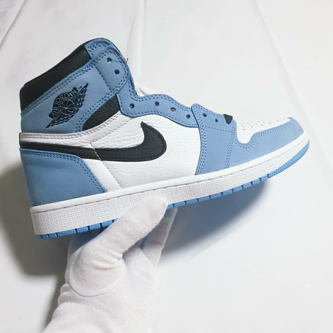 Jordan 1 Retro High OG University Blue 착용 스타일 - 2