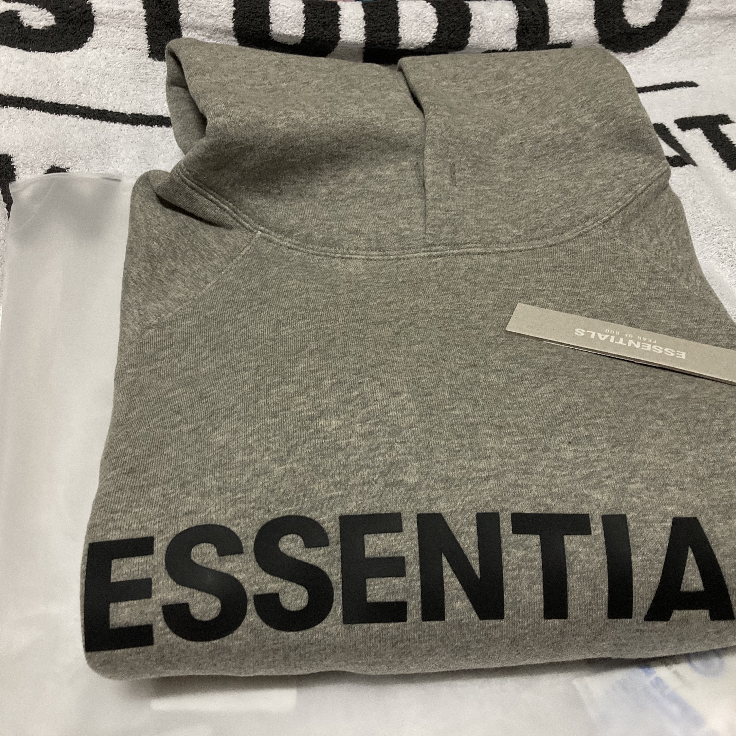 Essentials 3D Silicon Applique Pullover Hoodie Heather Oatmeal/Dark Heather Oatmeal - 20FW 착용 스타일