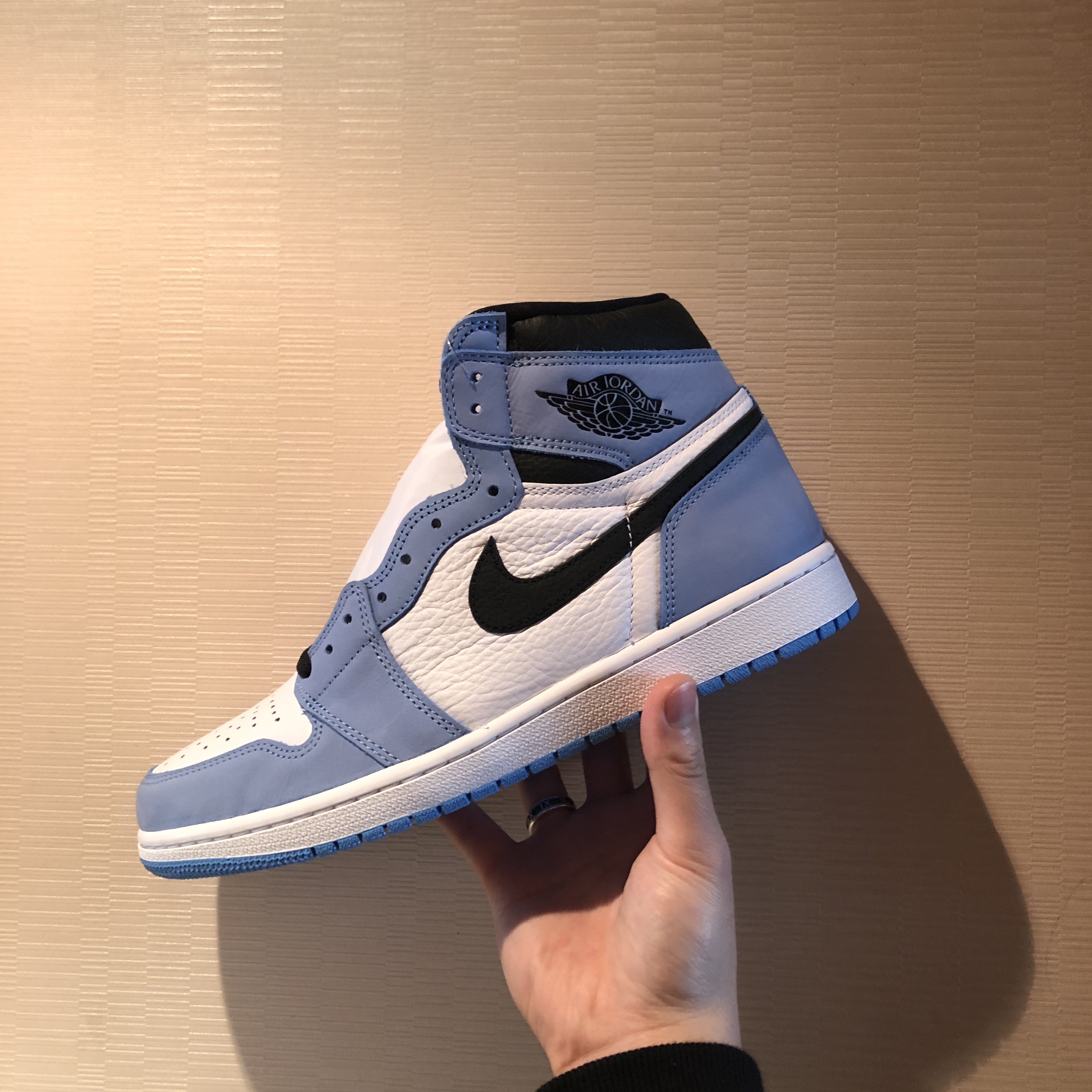 Jordan 1 Retro High OG University Blue 착용 스타일