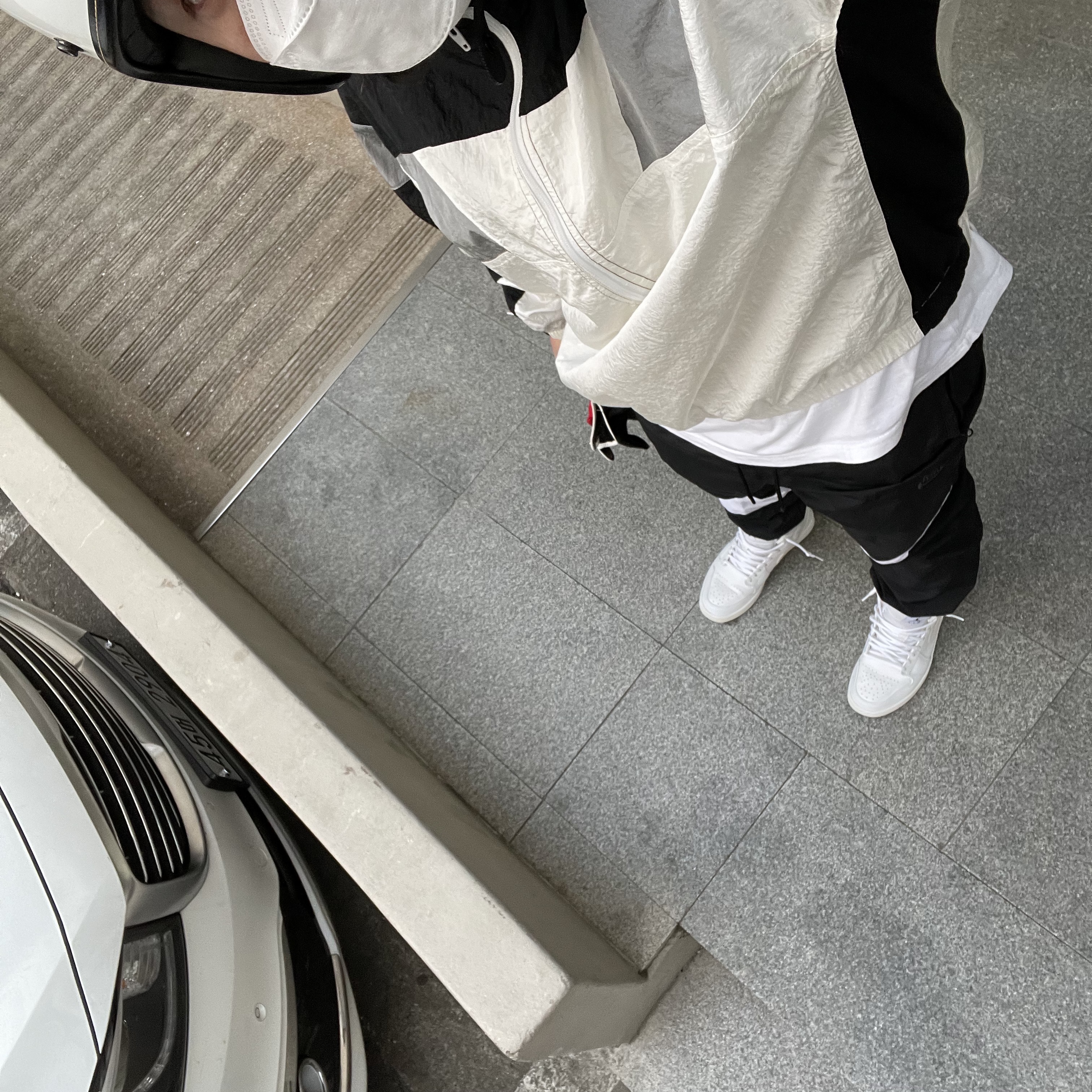 Jordan 1 Retro Mid White 2017 착용 스타일 - 3