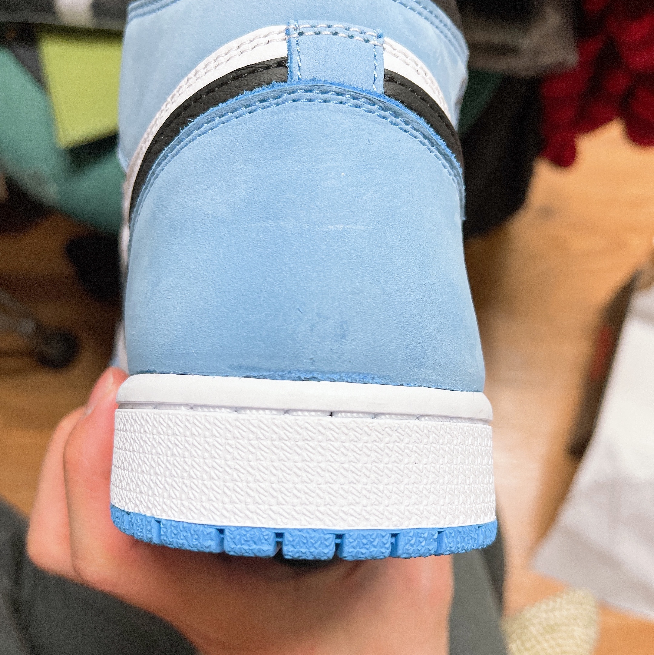 Jordan 1 Retro High OG University Blue 착용 스타일 - 2