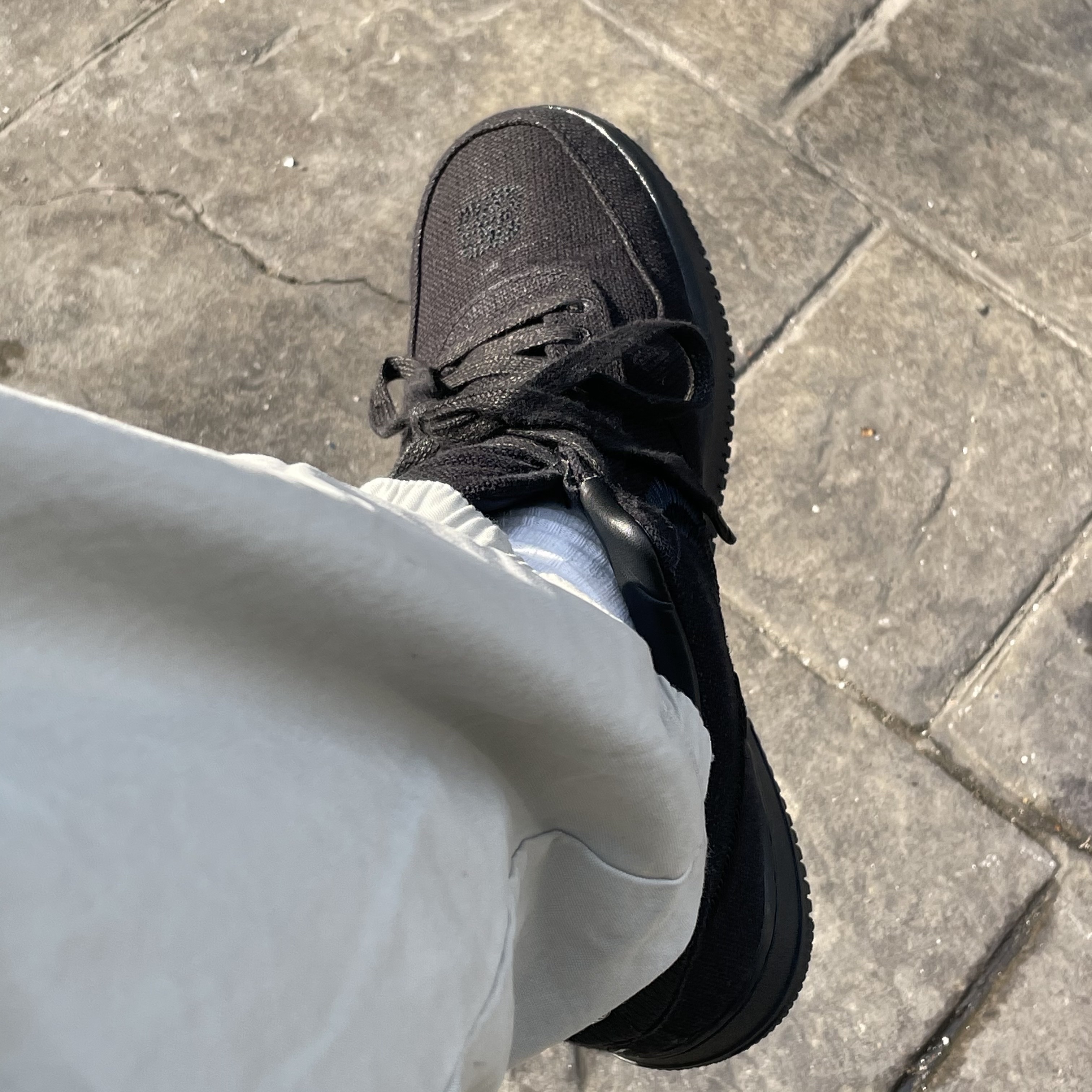Nike x Stussy Air Force 1 Low Triple Black 착용 스타일 - 2