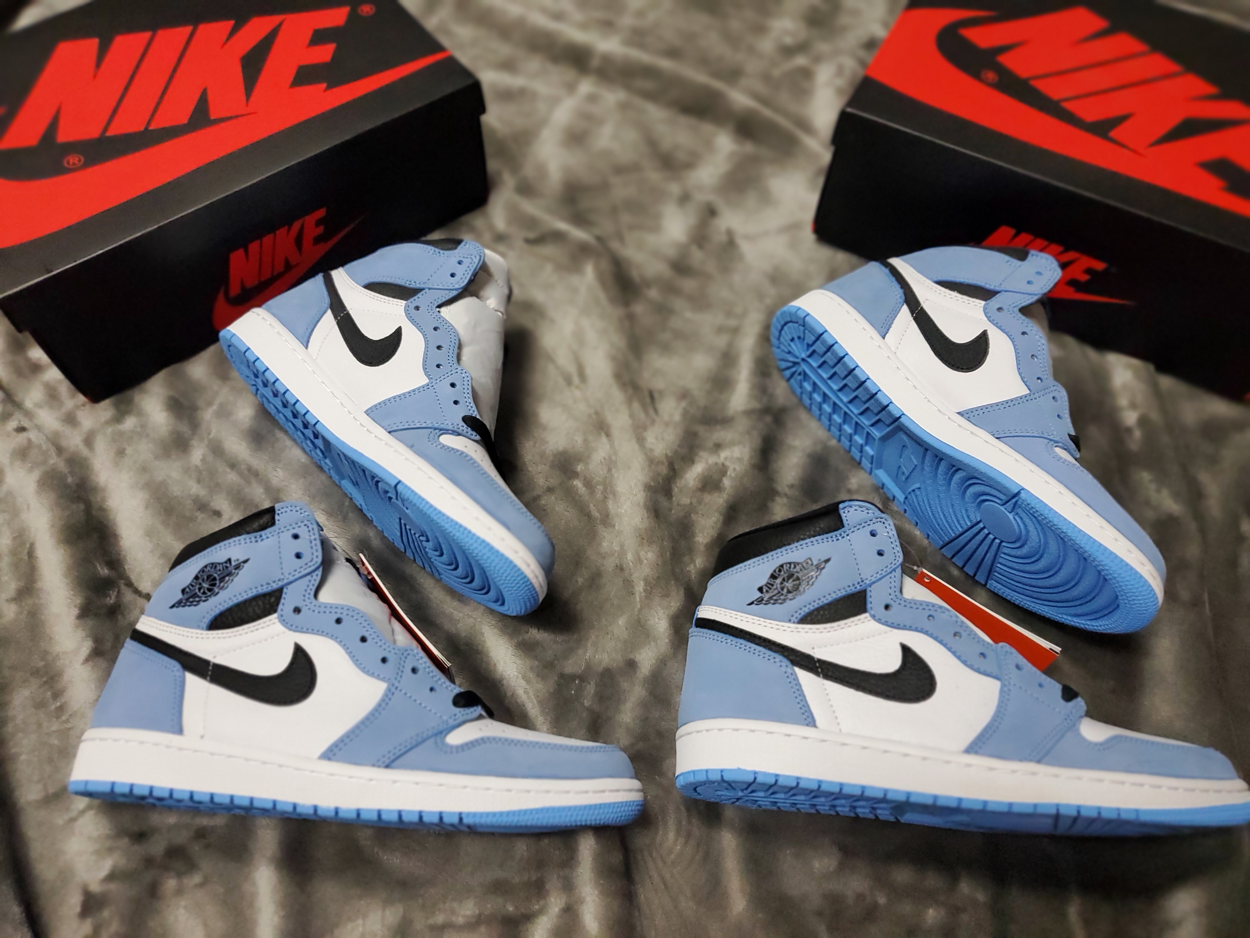 Jordan 1 Retro High OG University Blue 착용 스타일 - 2