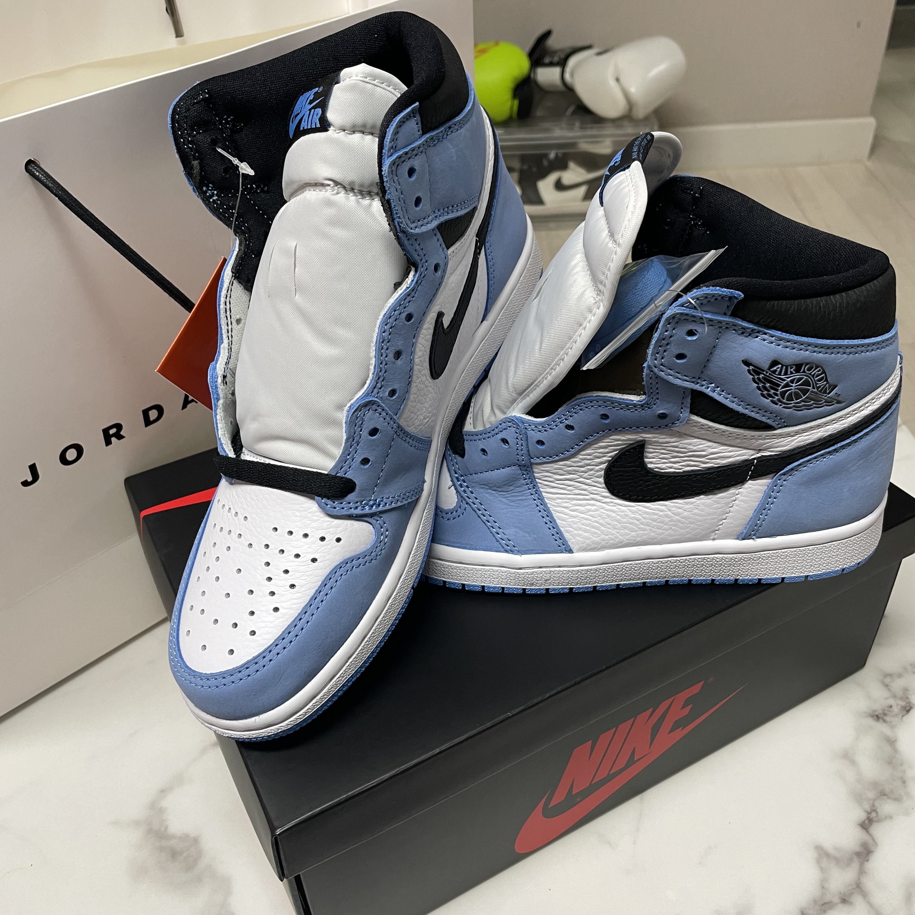 Jordan 1 Retro High OG University Blue 착용 스타일