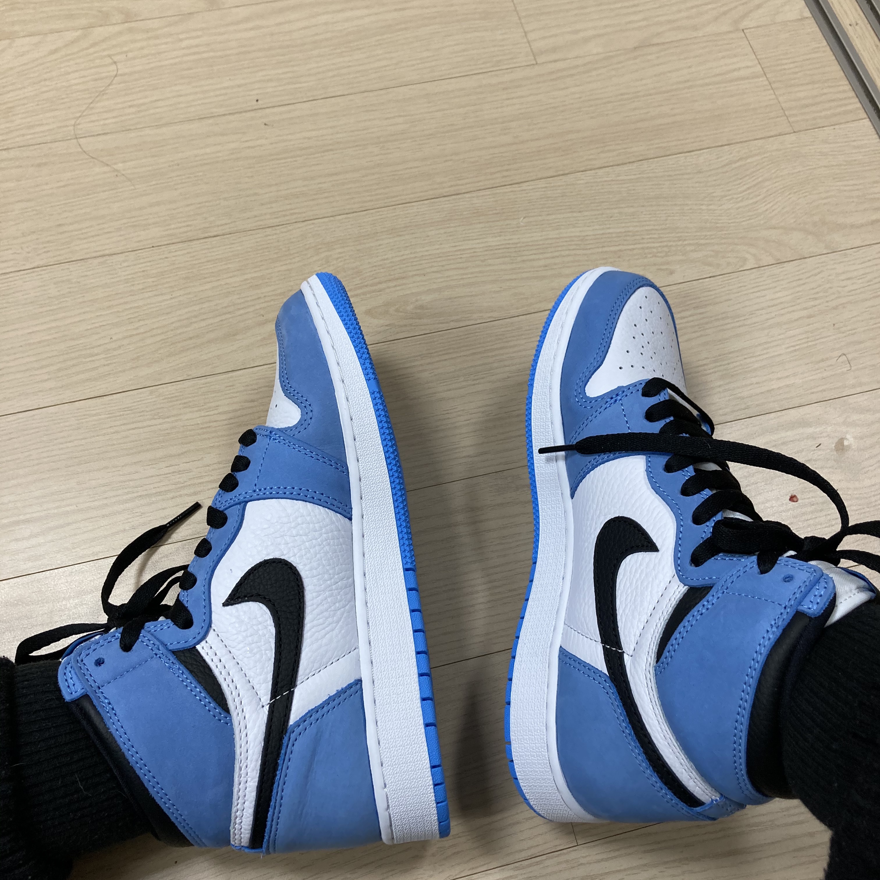(GS) Jordan 1 Retro High OG University Blue 착용 스타일 - 2