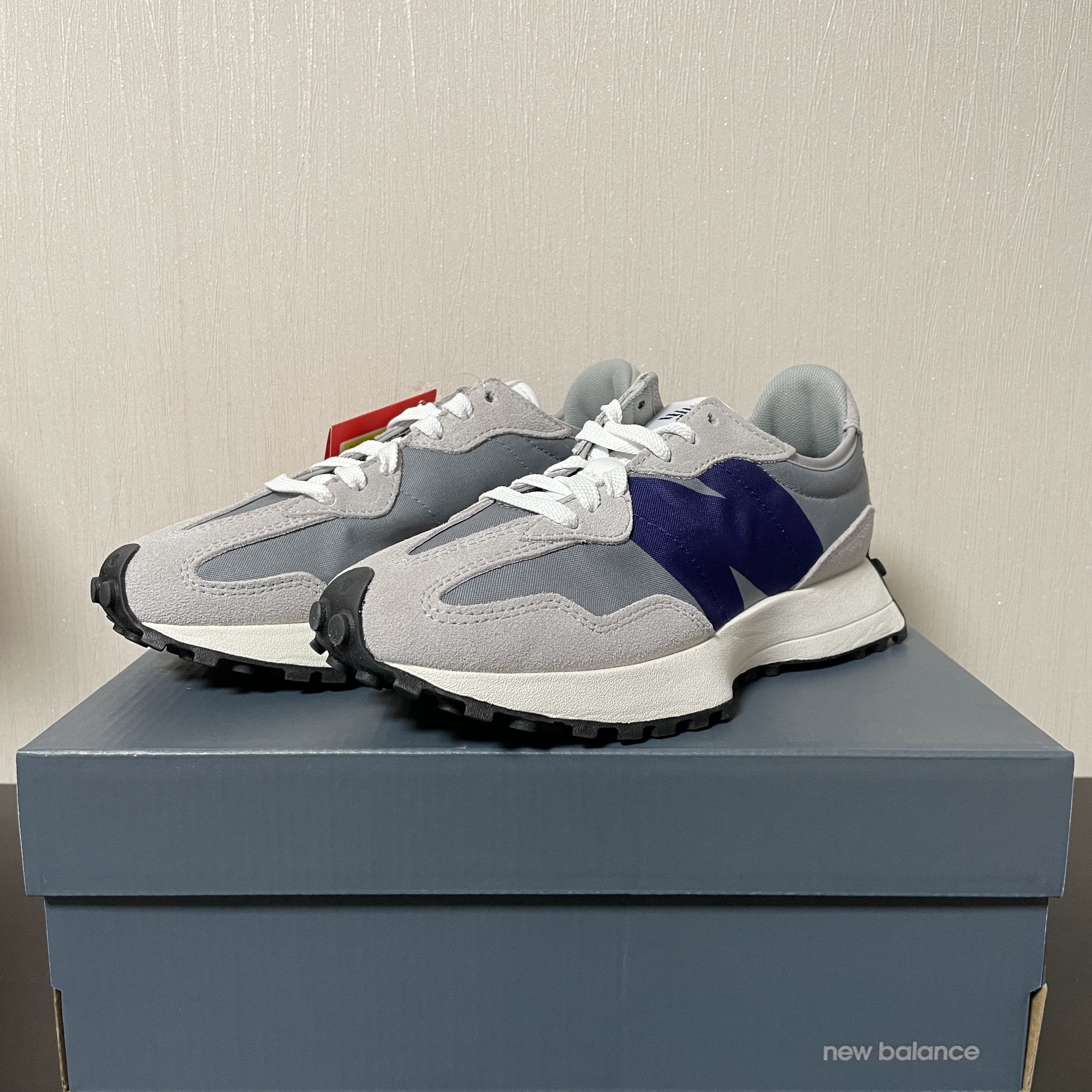 New Balance 327 Grey Purple 착용 스타일