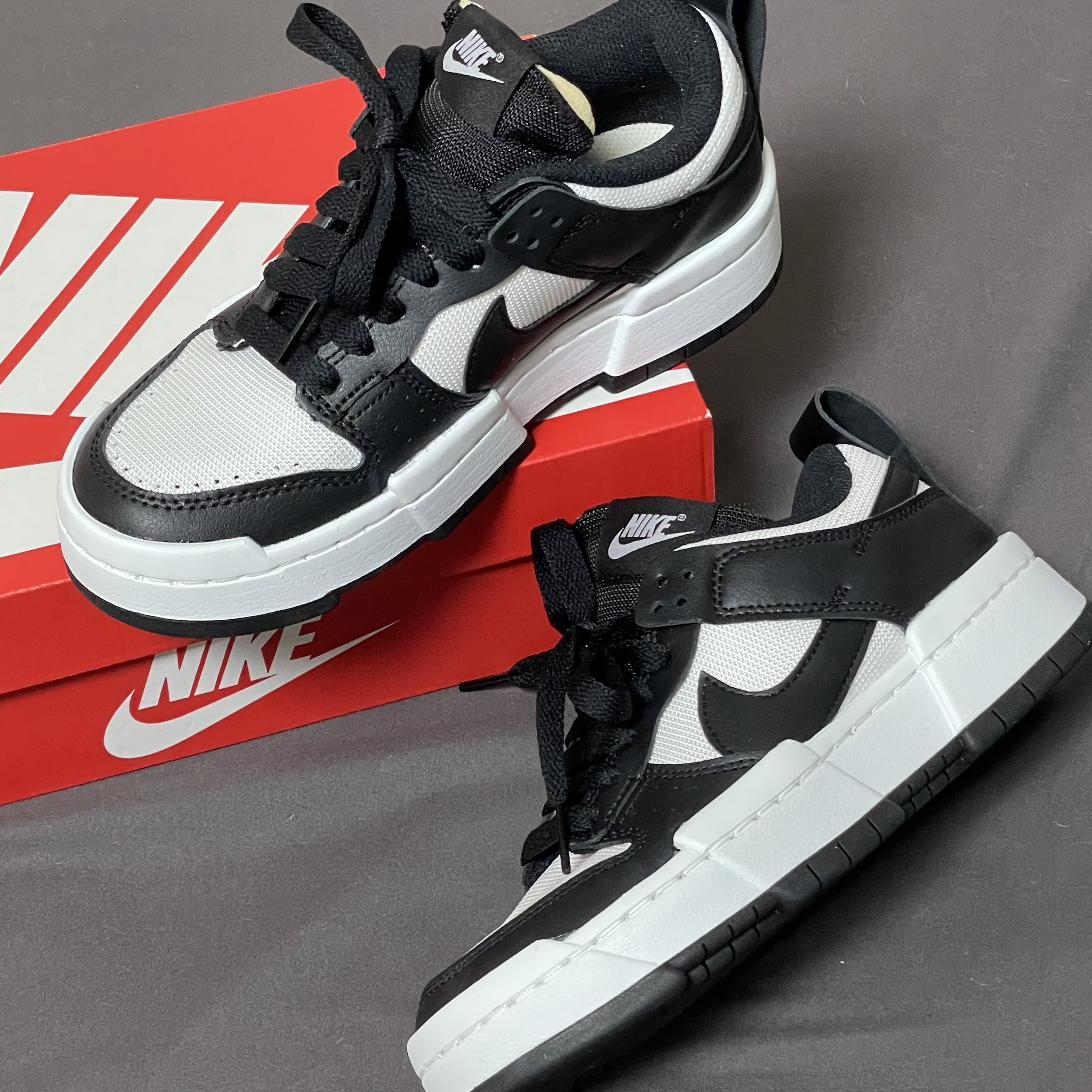 (W) Nike Dunk Low Disrupt Black White 착용 스타일 - 1