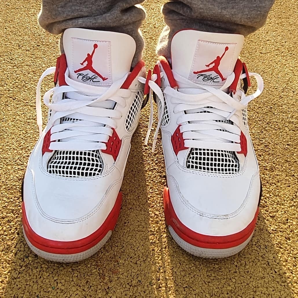 Jordan 4 Retro OG Fire Red 2020 착용 스타일 - 2