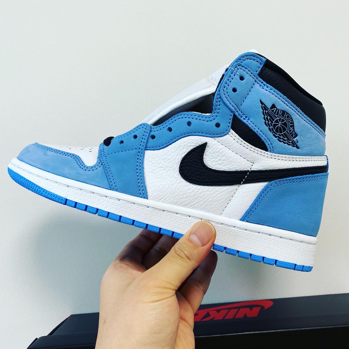 Jordan 1 Retro High OG University Blue 착용 스타일