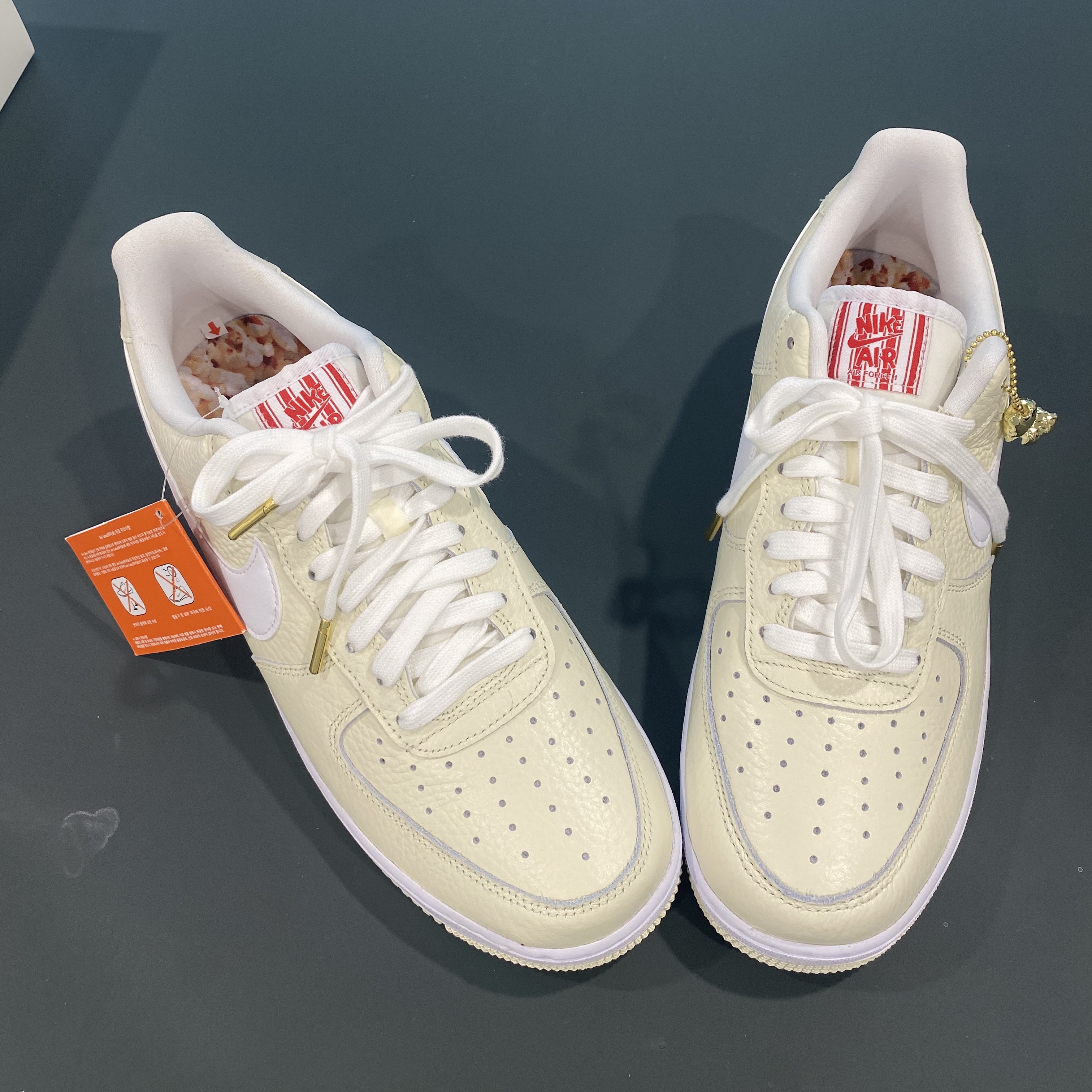 Nike Air Force 1 '07 PRM Popcorn 착용 스타일 - 2
