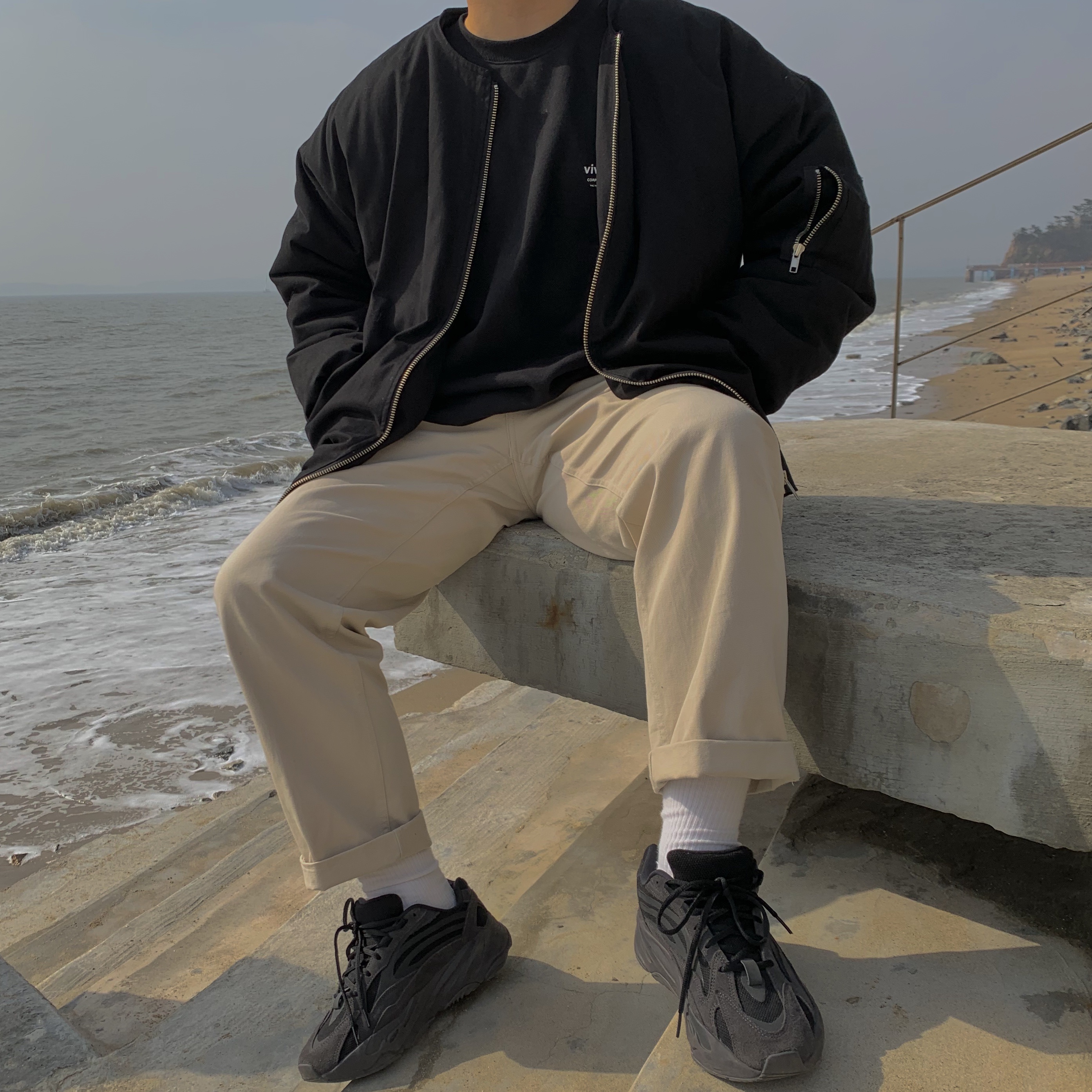 Adidas Yeezy Boost 700 V2 Vanta 2019 착용 스타일