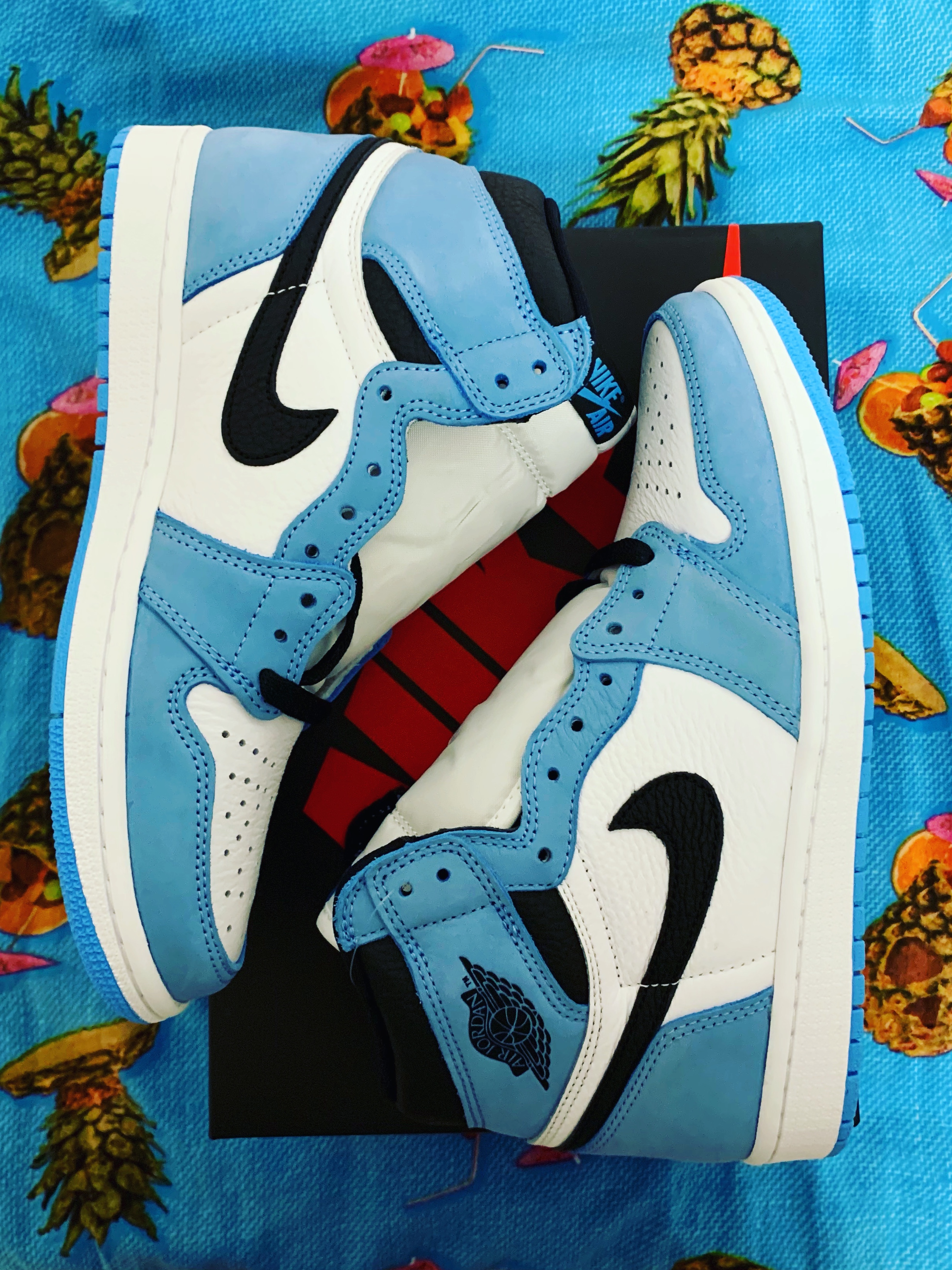 Jordan 1 Retro High OG University Blue 착용 스타일