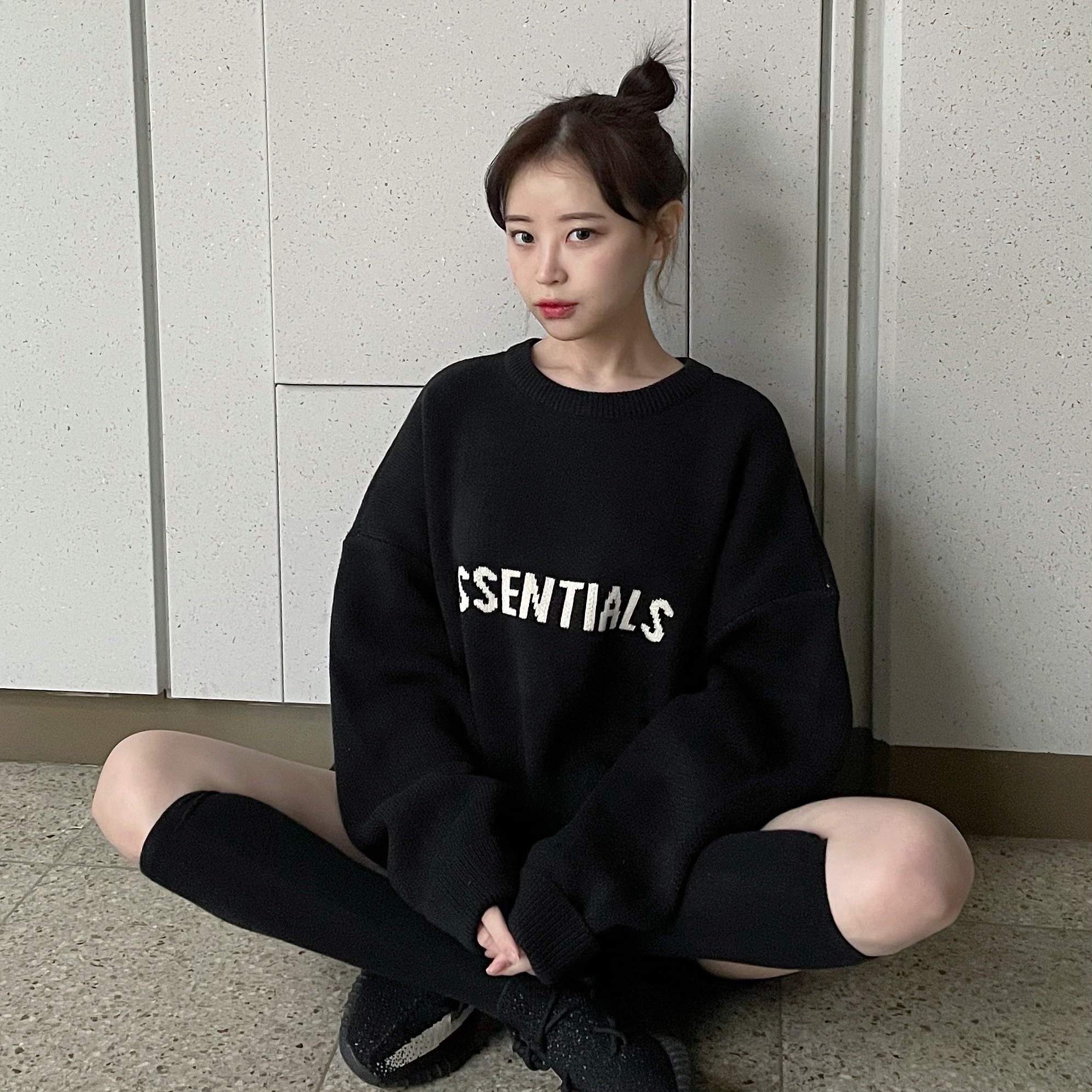 Essentials Knit Sweater Black 2020, Adidas Yeezy Boost 350 V2 Core Black White 2016 착용 스타일 - 1