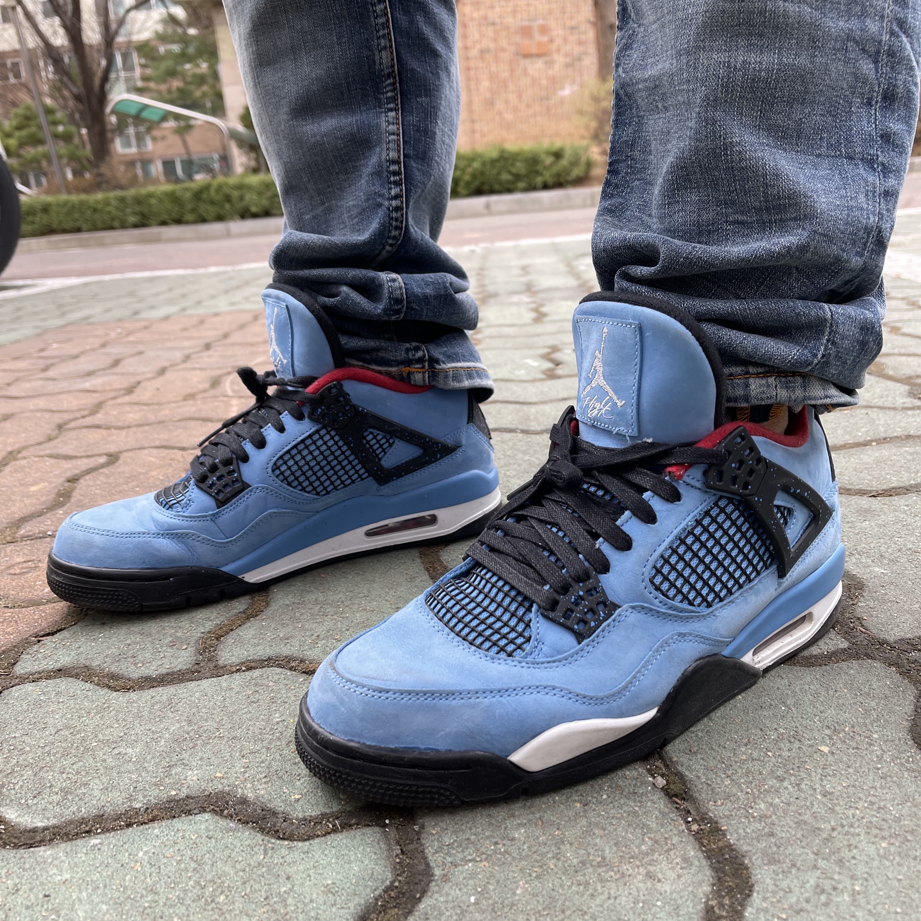 Jordan 4 x Travis Scott Retro Cactus Jack 착용 스타일 - 4