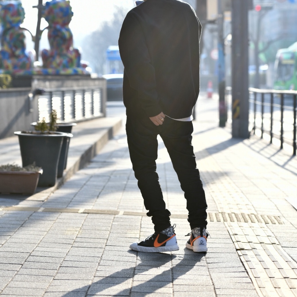 Nike x Readymade Blazer Mid Black 착용 스타일 - 2