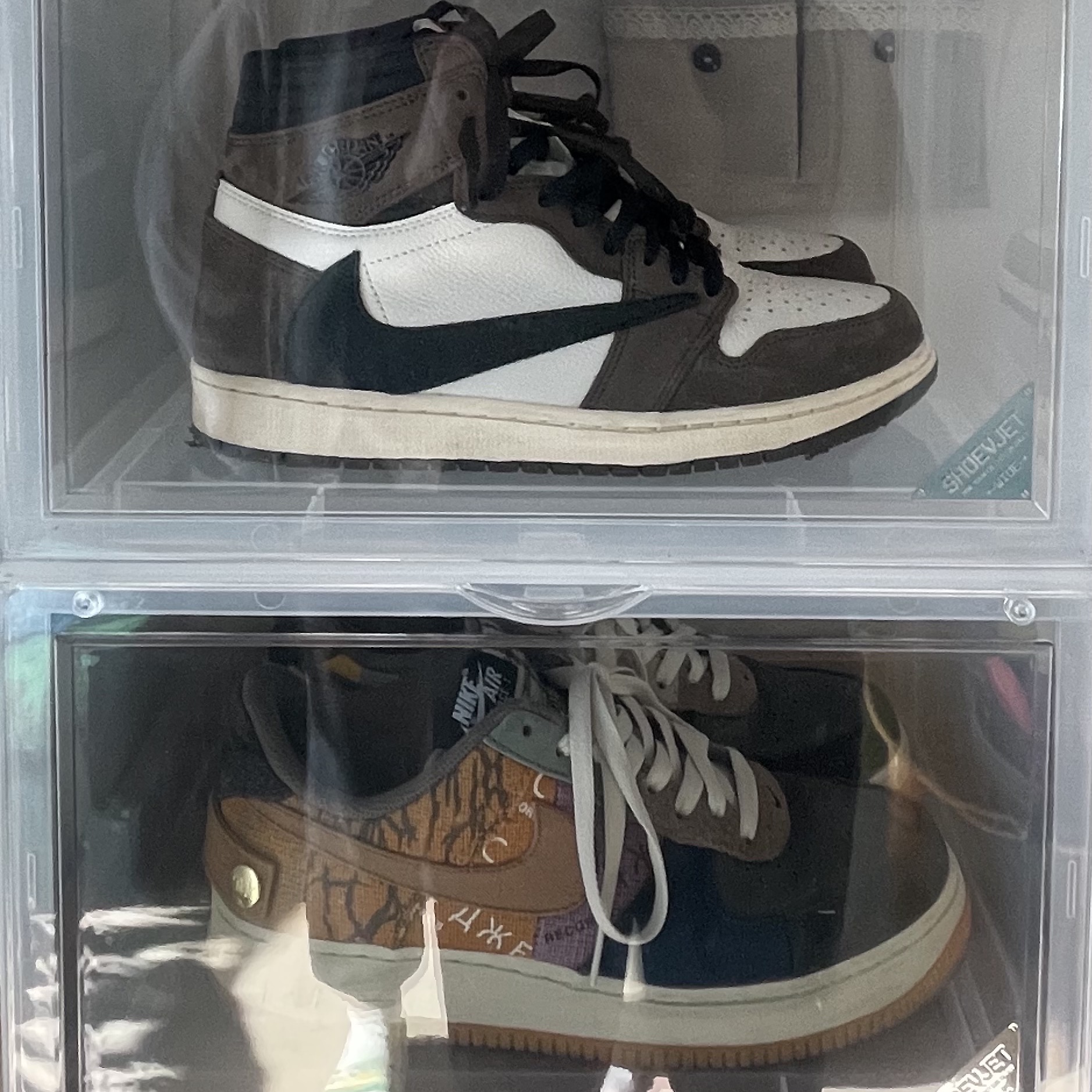 Jordan 1 x Travis Scott Retro High OG SP Mocha, Nike x Travis Scott Air Force 1 Low Cactus Jack 착용 스타일