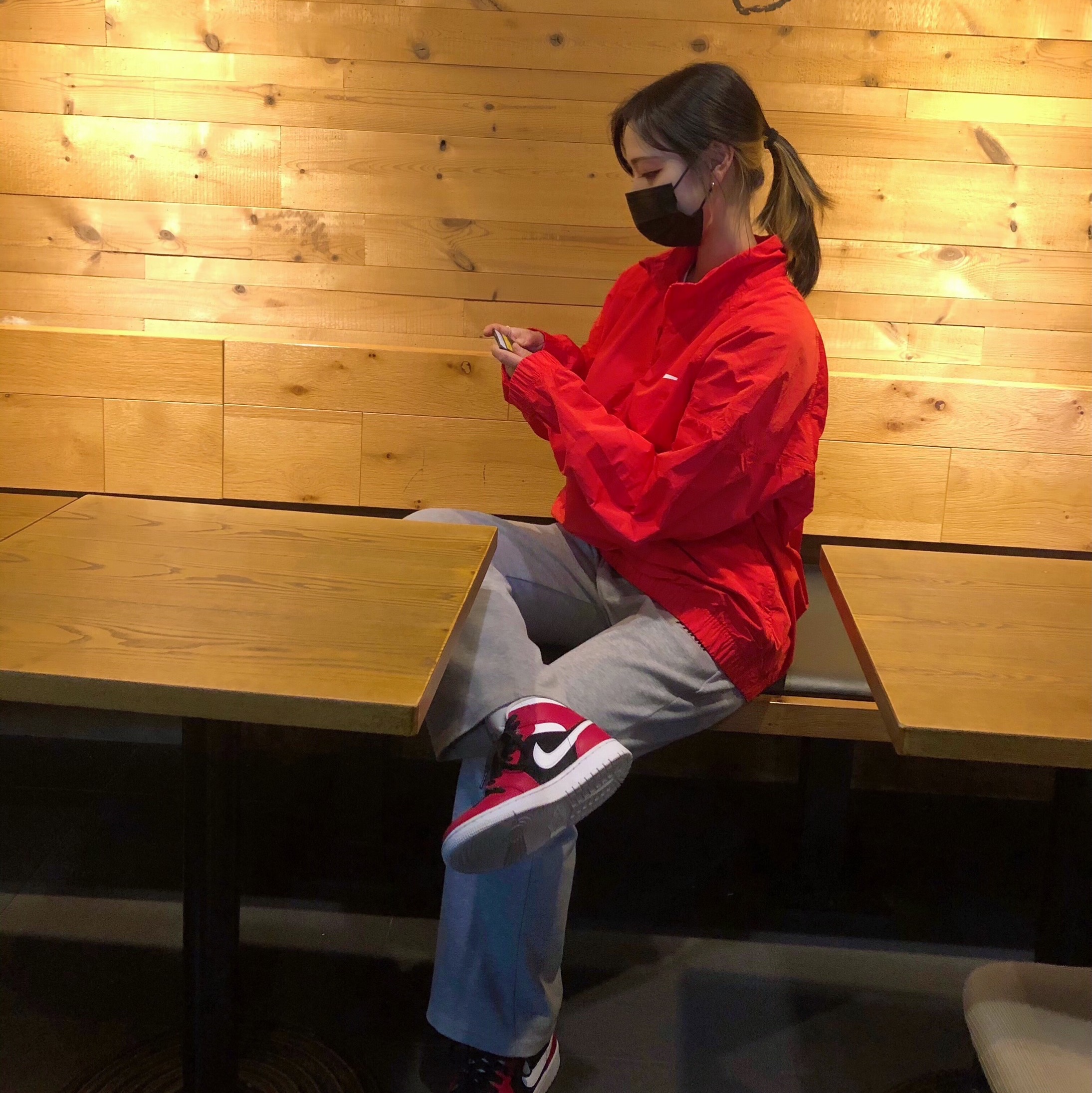 Nike x Stussy Windrunner Jacket Habanero Red, (W) Jordan 1 Mid Gym Red Black 착용 스타일 - 2