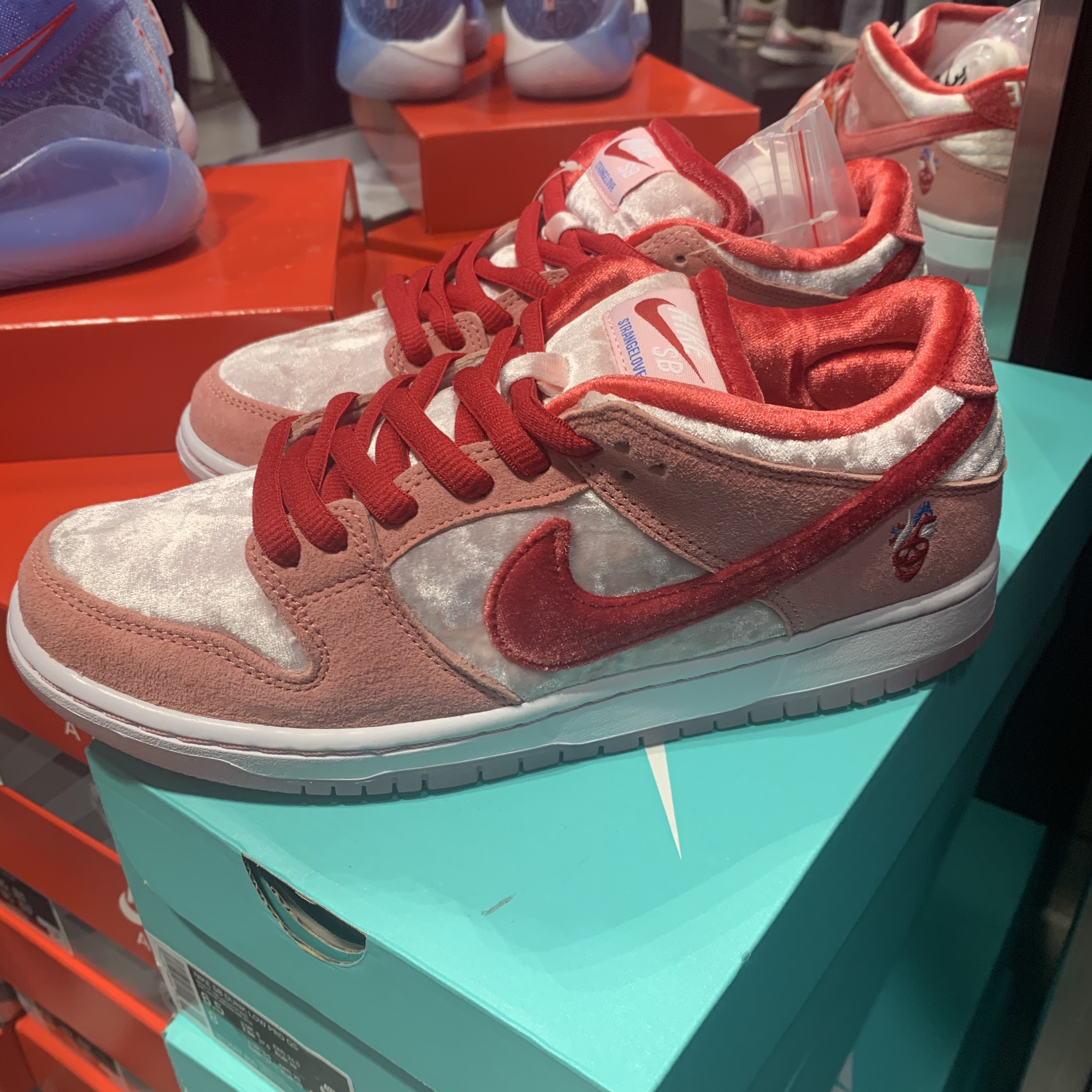 Nike x StrangeLove SB Dunk Low Pink (Regular Box), Nike x Don C KD 12 NBA All-Star Game 2020 착용 스타일 - 3