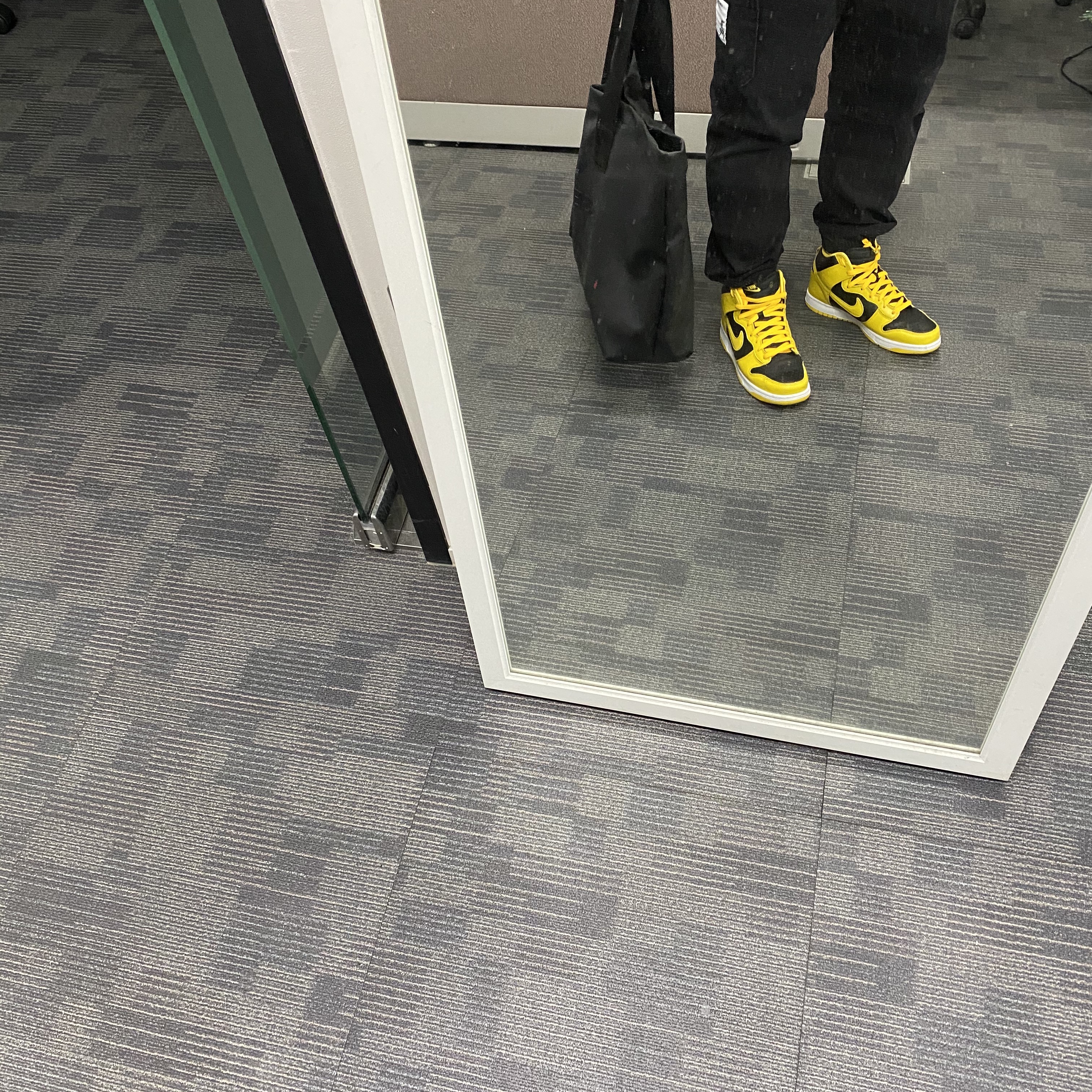 Essentials Tote Bag Dark Slate/Stretch Limo/Black - 20FW, Nike Dunk High SP Varsity Maize 착용 스타일