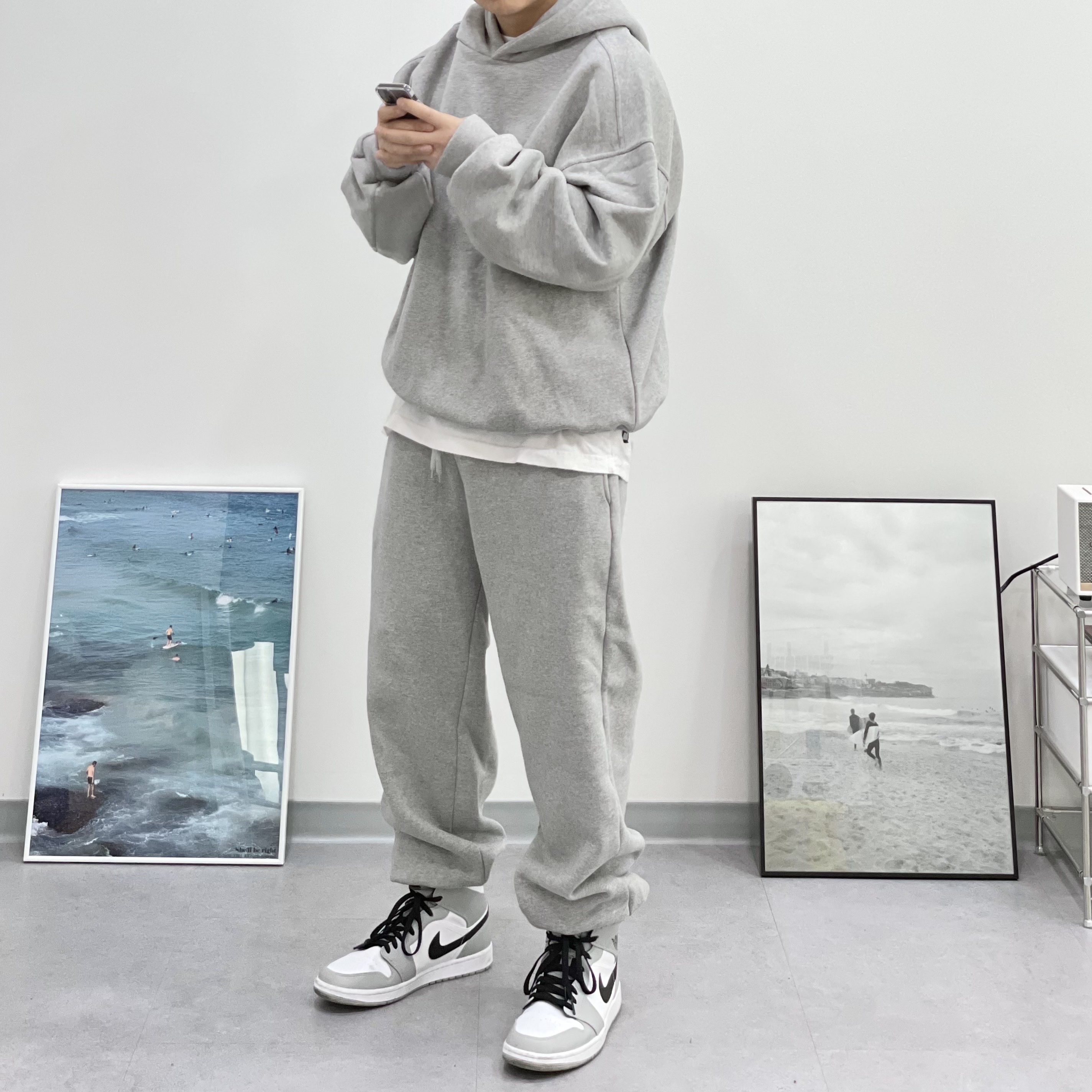 Jordan 1 Mid Light Smoke Grey 착용 스타일 - 2