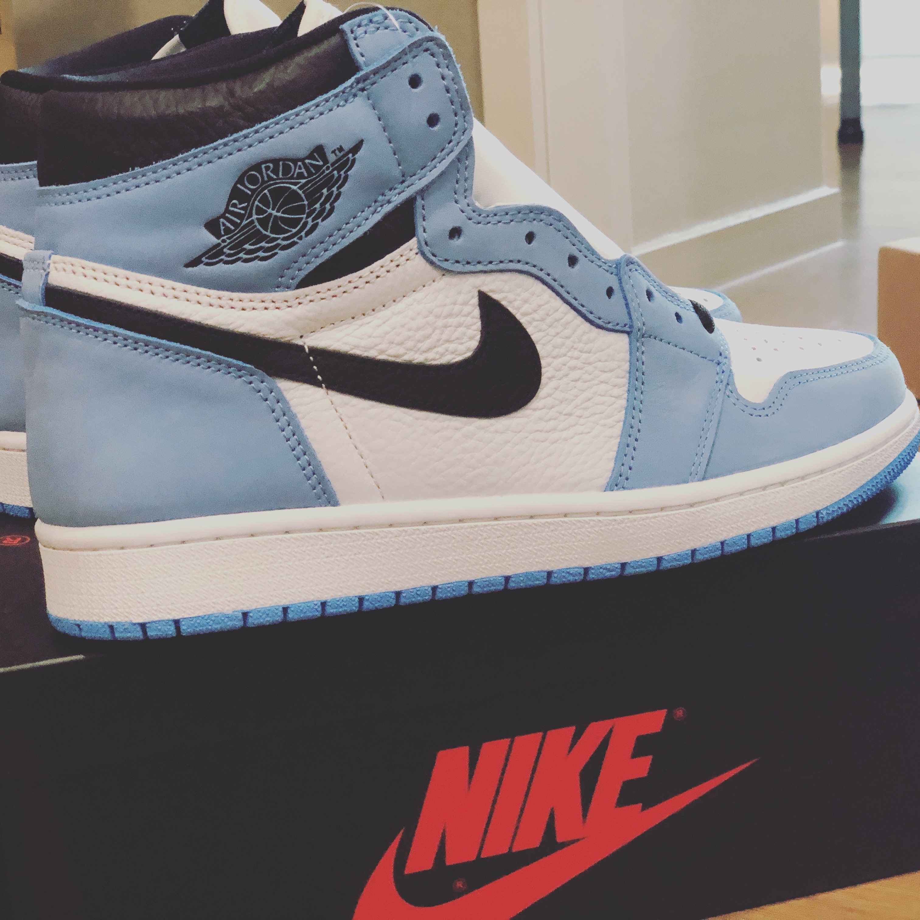 Jordan 1 Retro High OG University Blue 착용 스타일
